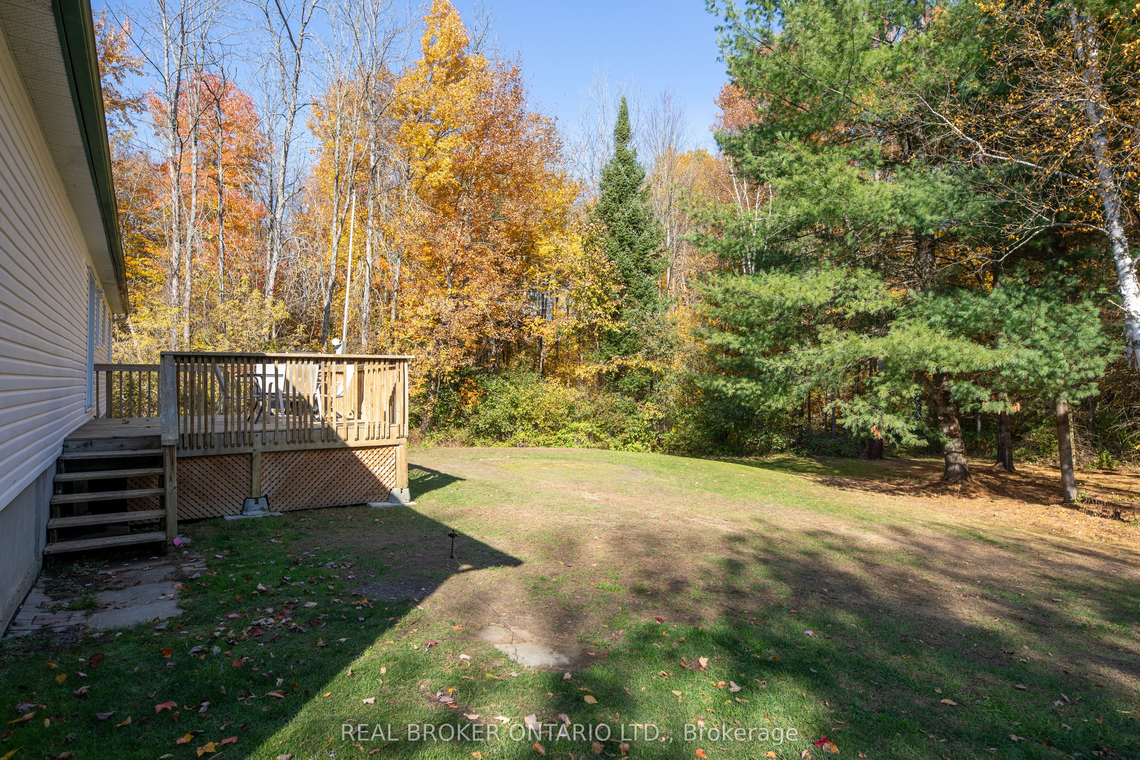 8 Benjamin Lane Property Photo 31