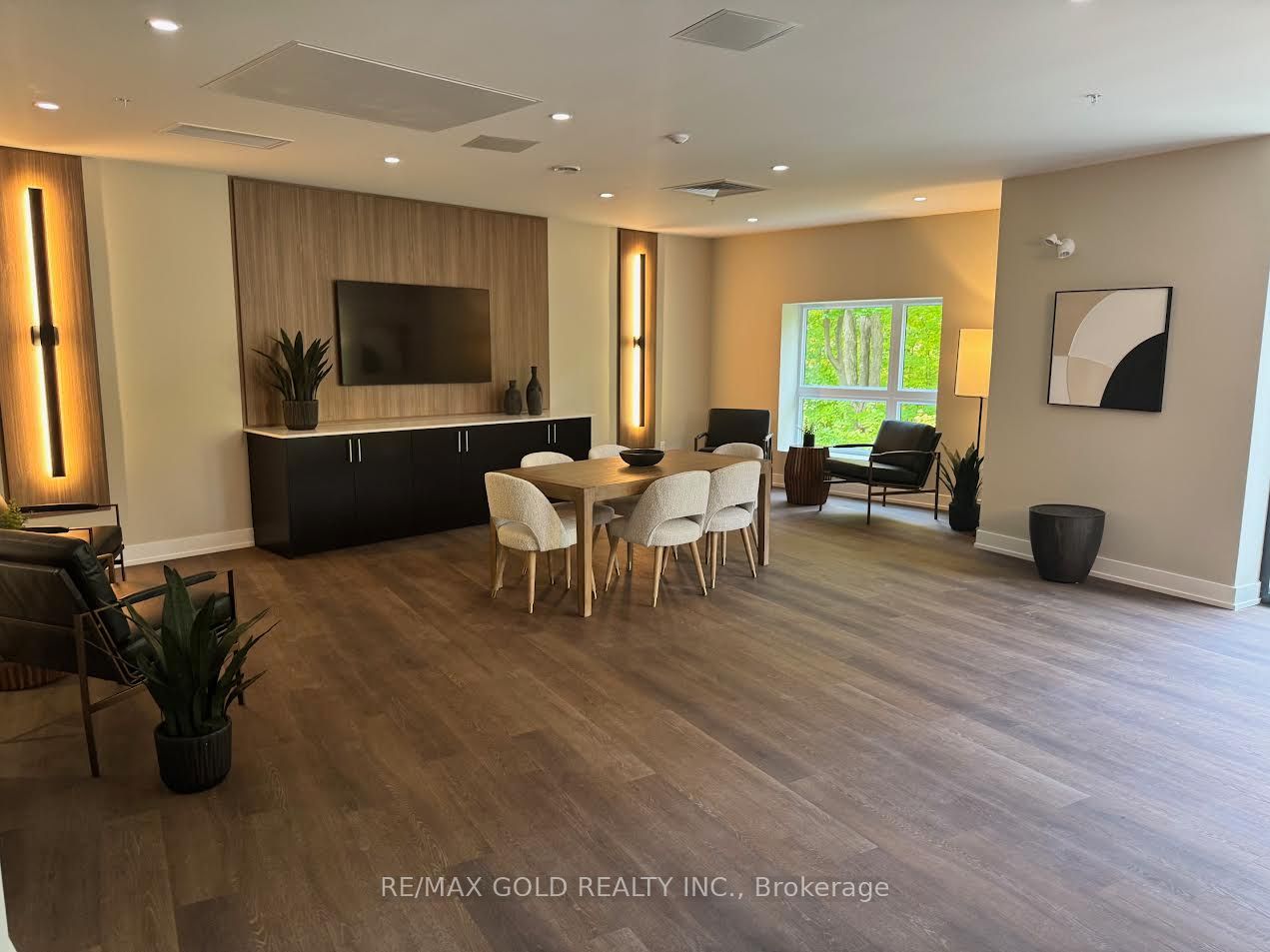 1100 Lackner Place Property Photo 2