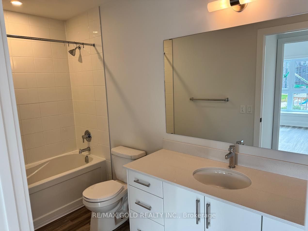 1100 Lackner Place Property Photo 5