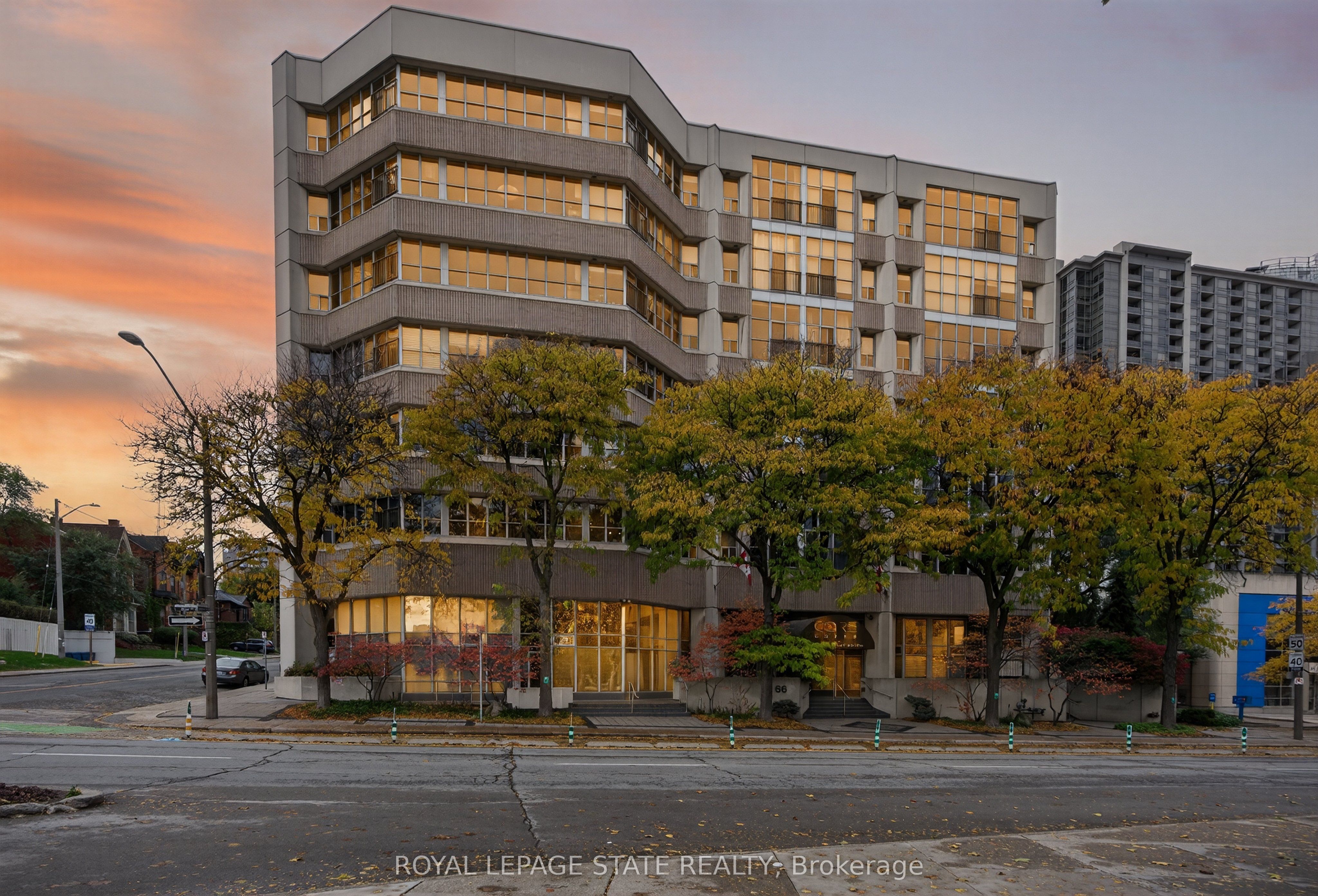 66 Bay Street S PH10 Property Photo 1