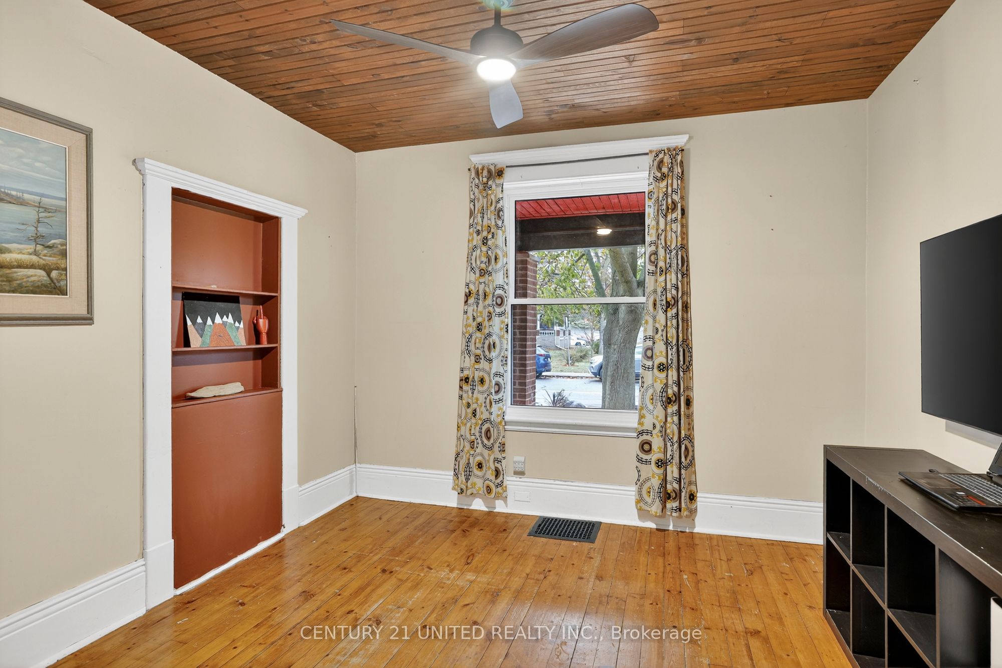 201 Romaine Street Property Photo 6