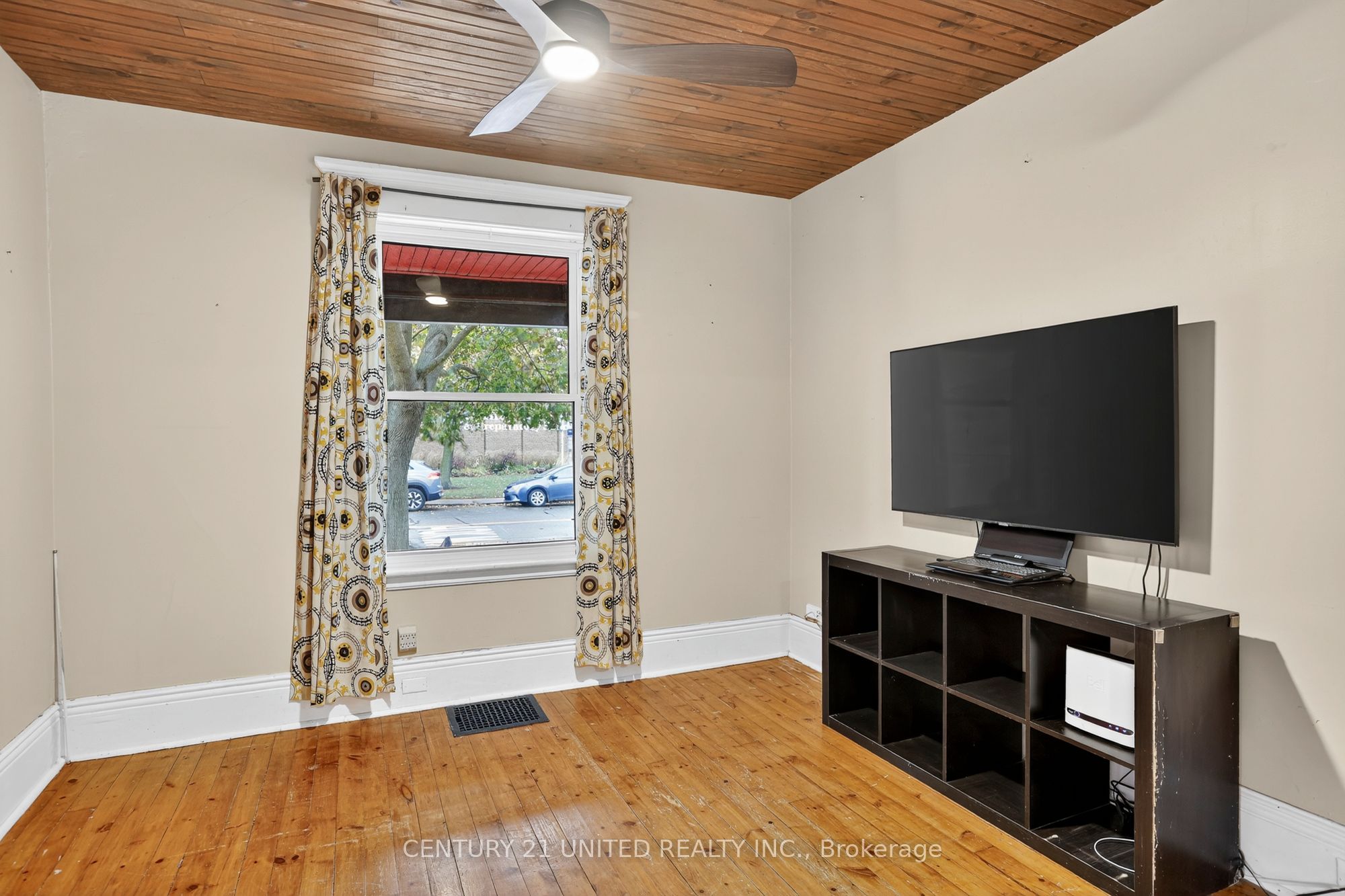 201 Romaine Street Property Photo 7