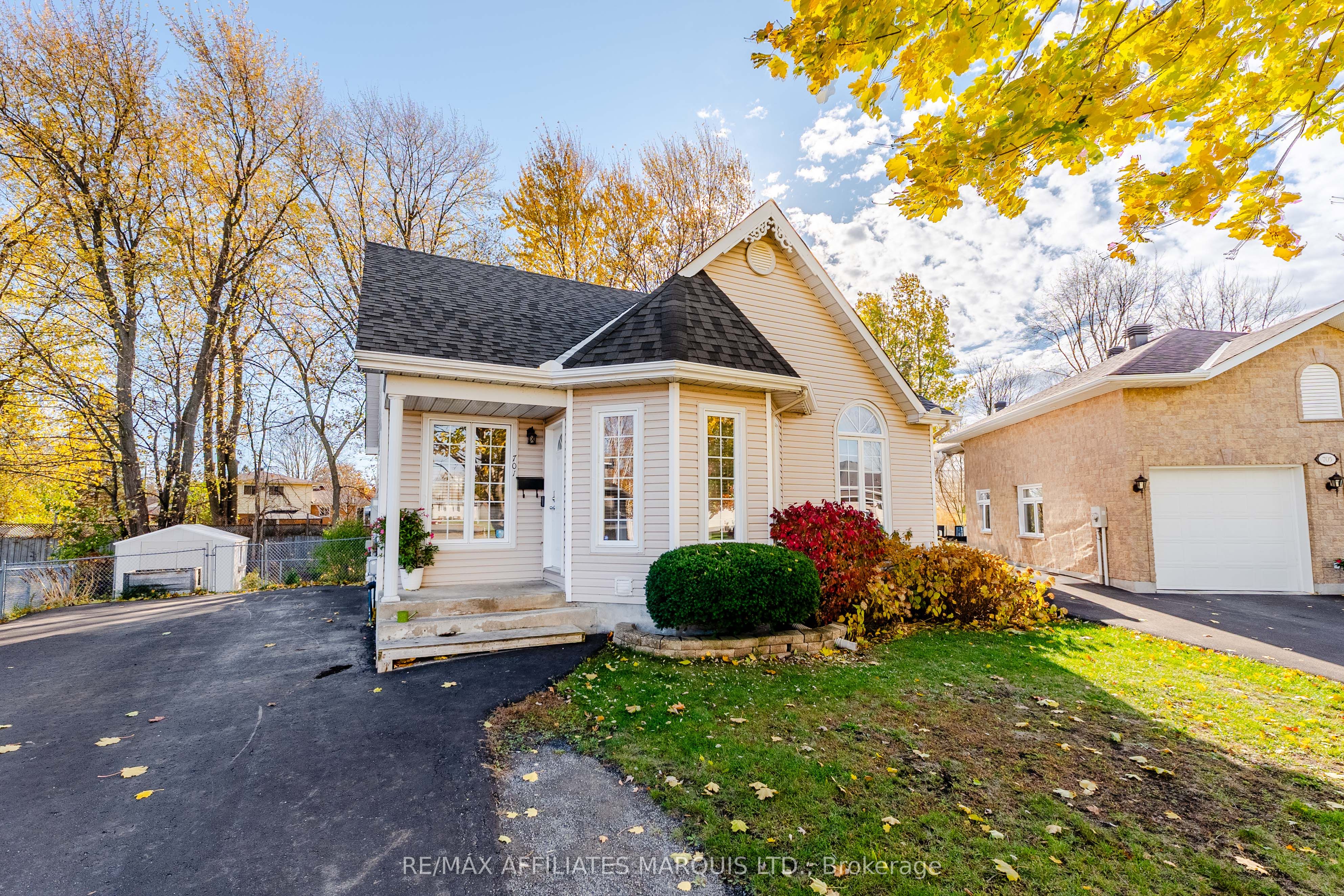 701 Robin Court Property Photo 2