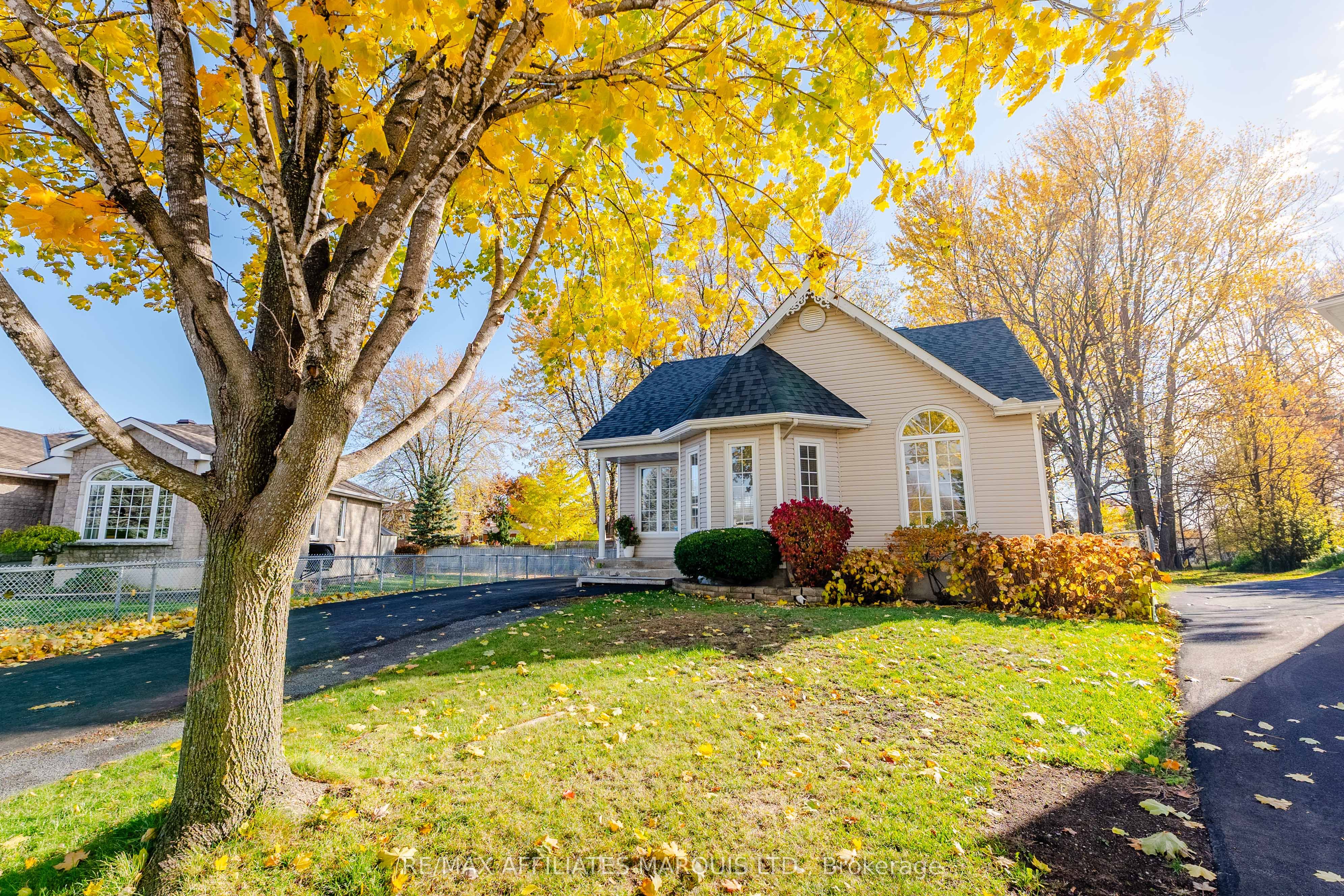 701 Robin Court Property Photo 3