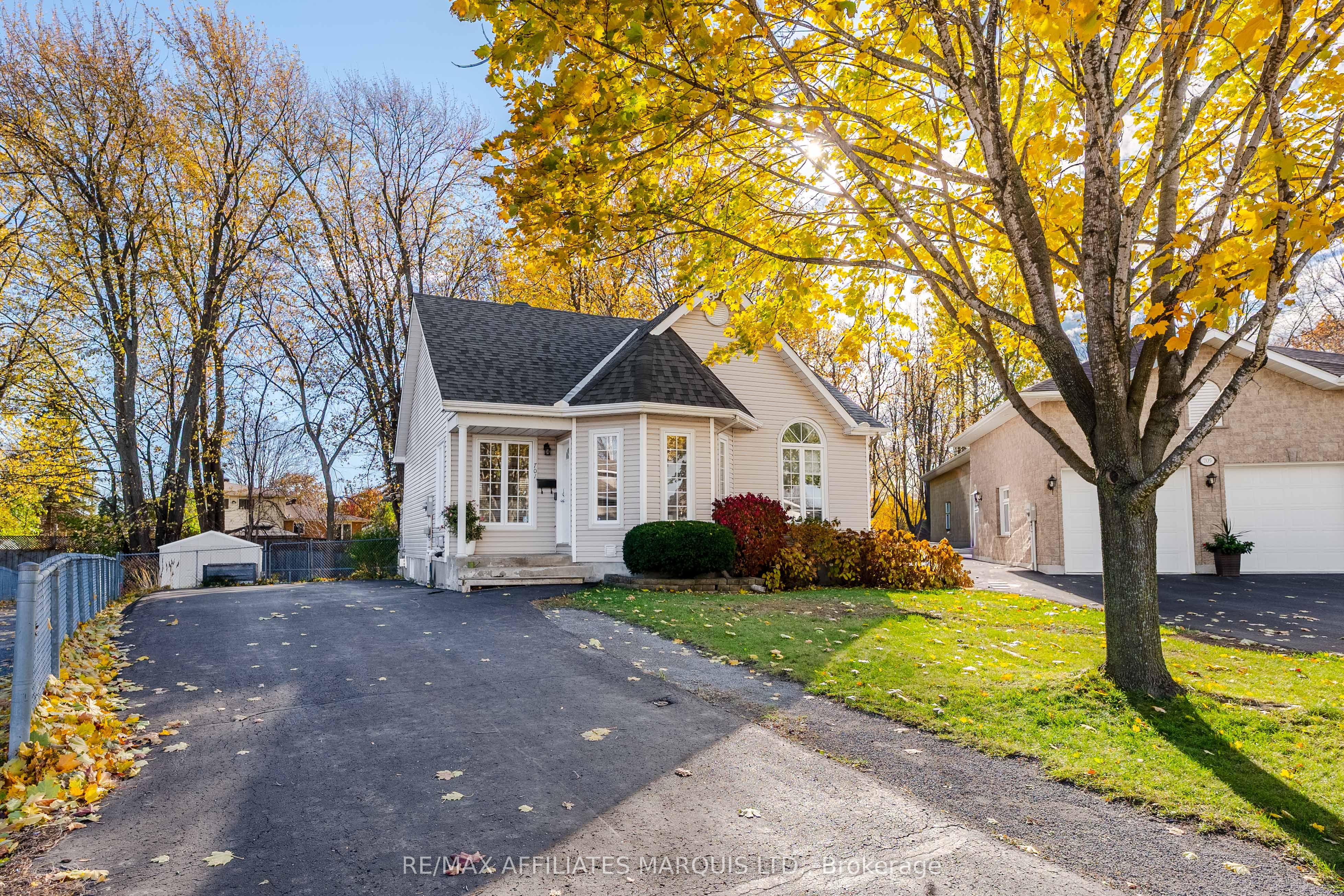 701 Robin Court Property Photo 4