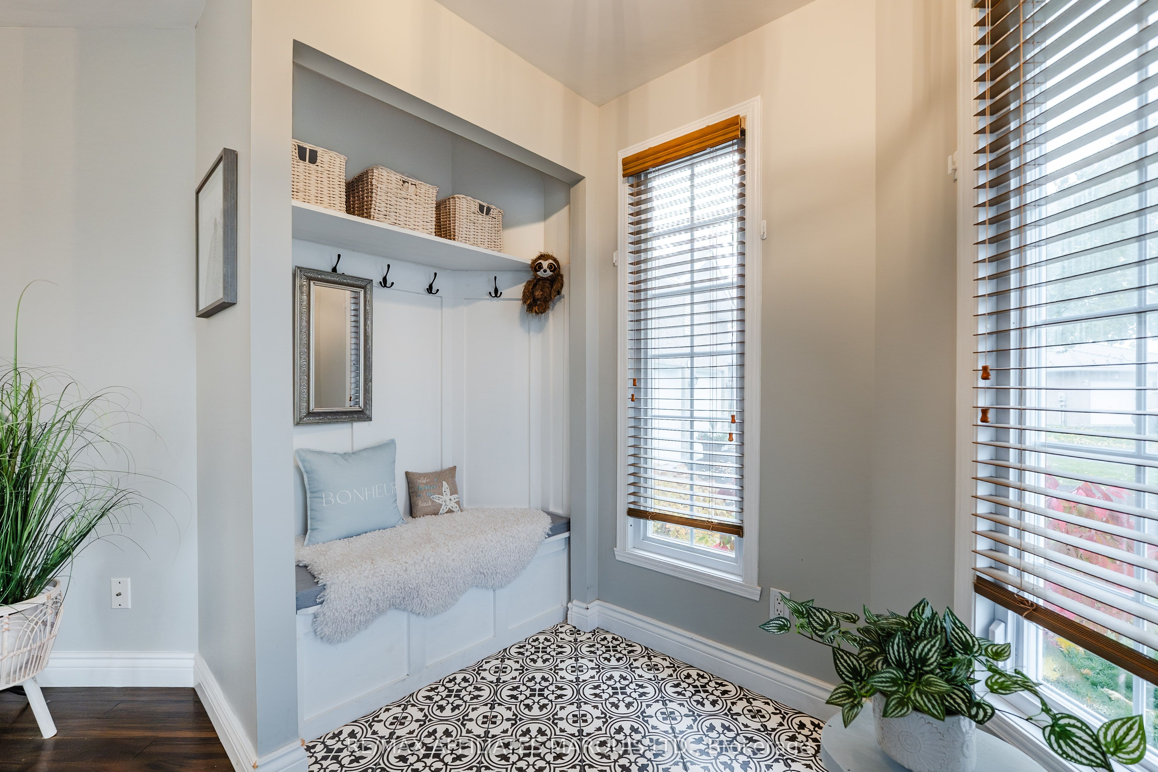 701 Robin Court Property Photo 5