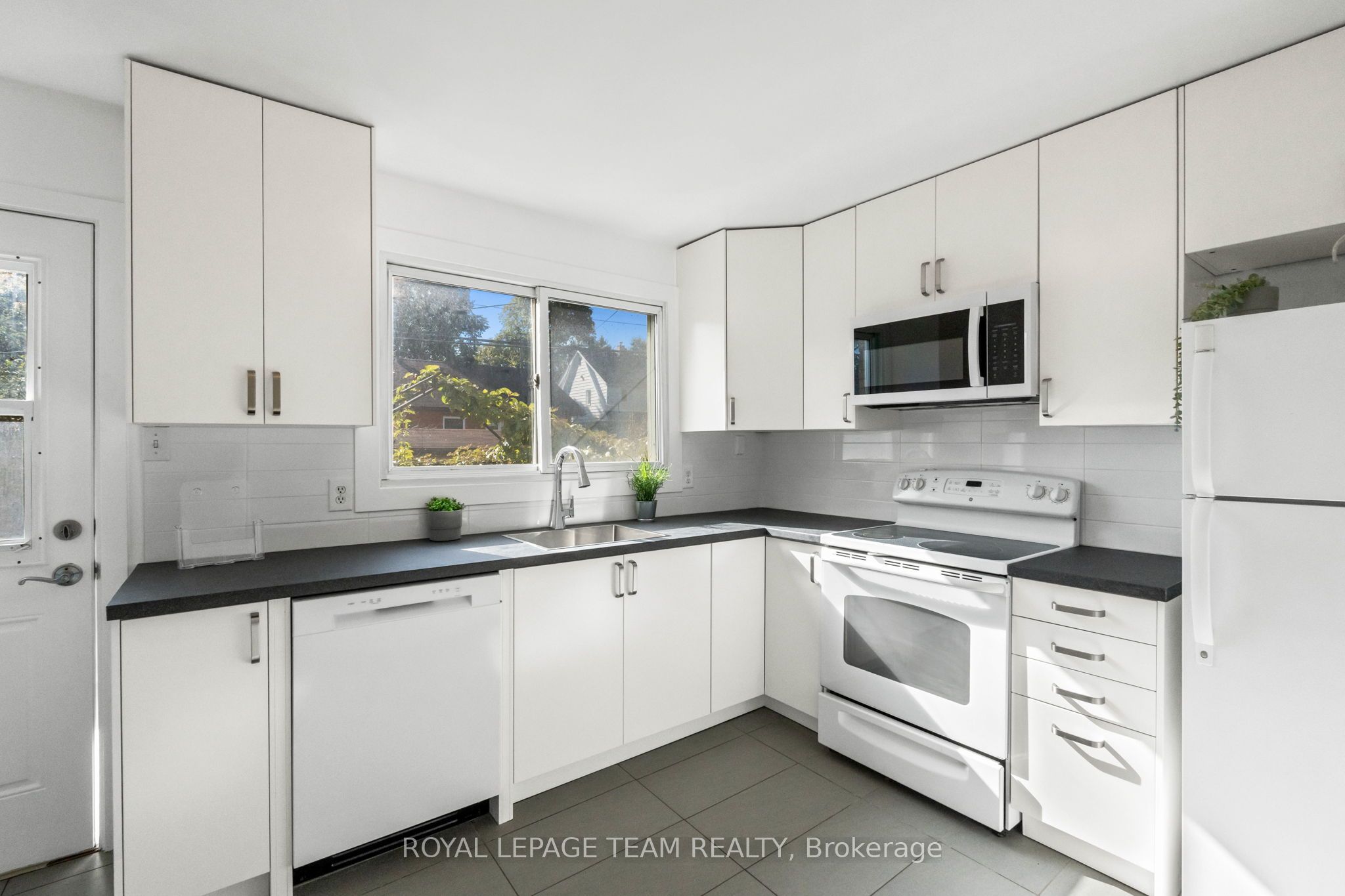 1308 Summerville Avenue Property Photo 16