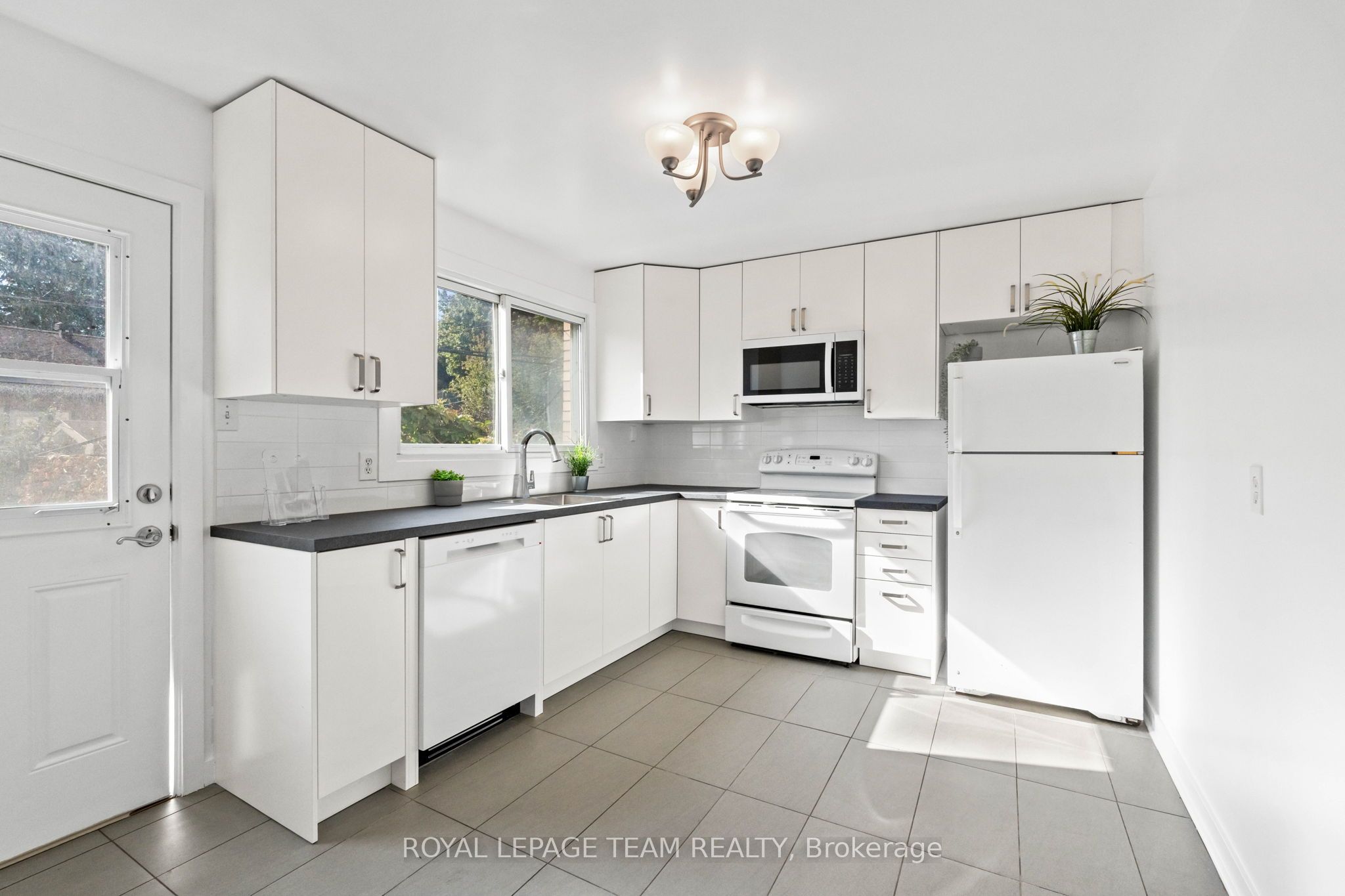 1308 Summerville Avenue Property Photo 17