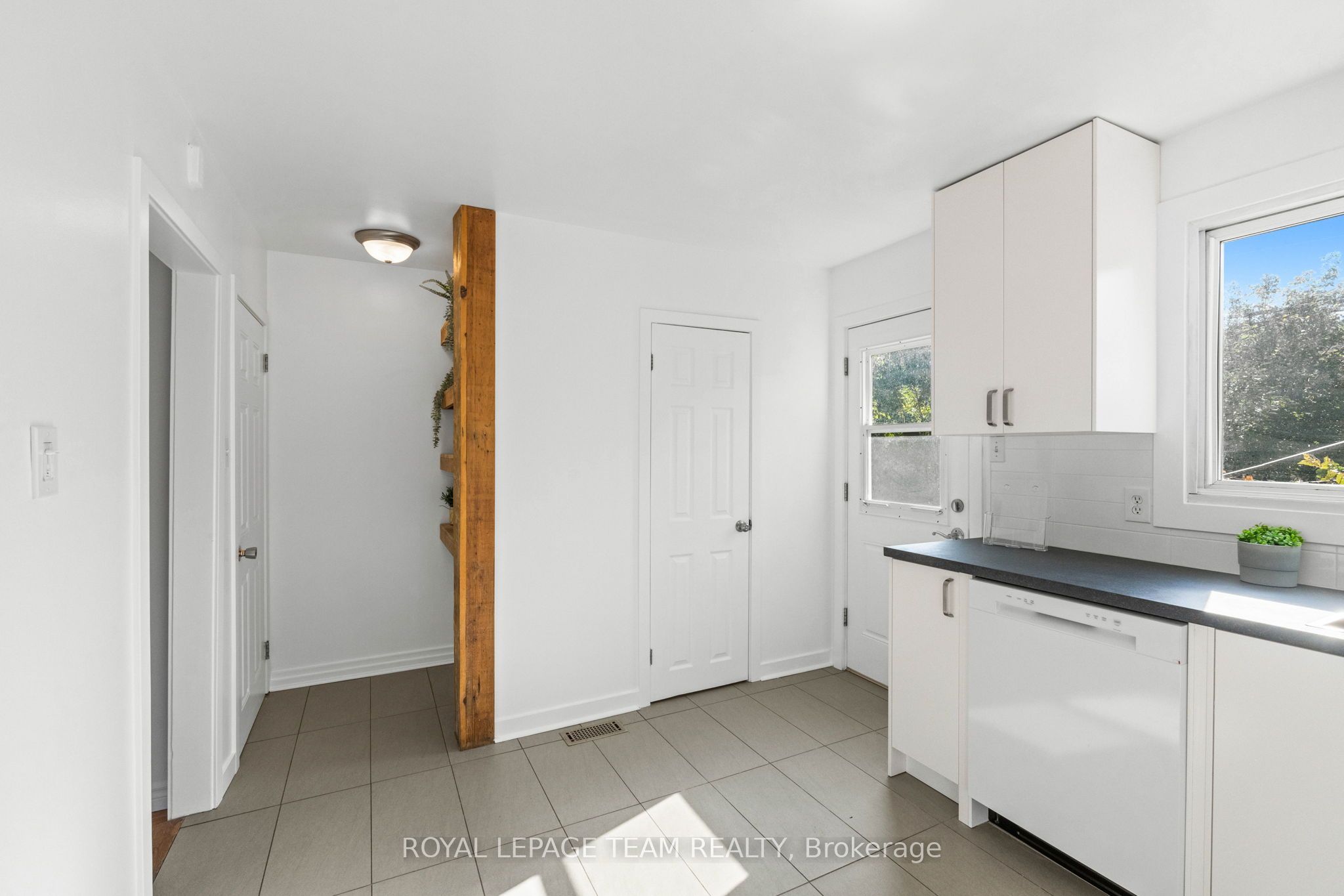 1308 Summerville Avenue Property Photo 18