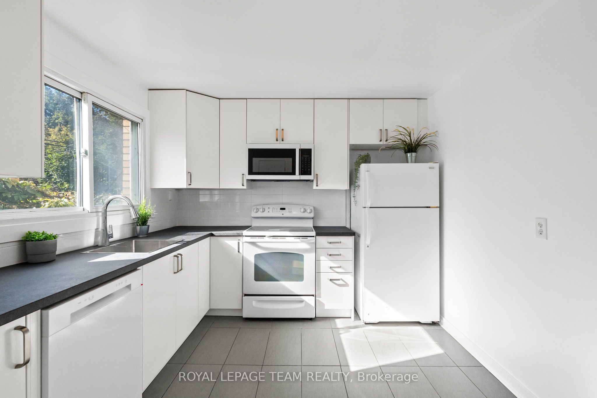 1308 Summerville Avenue Property Photo 20