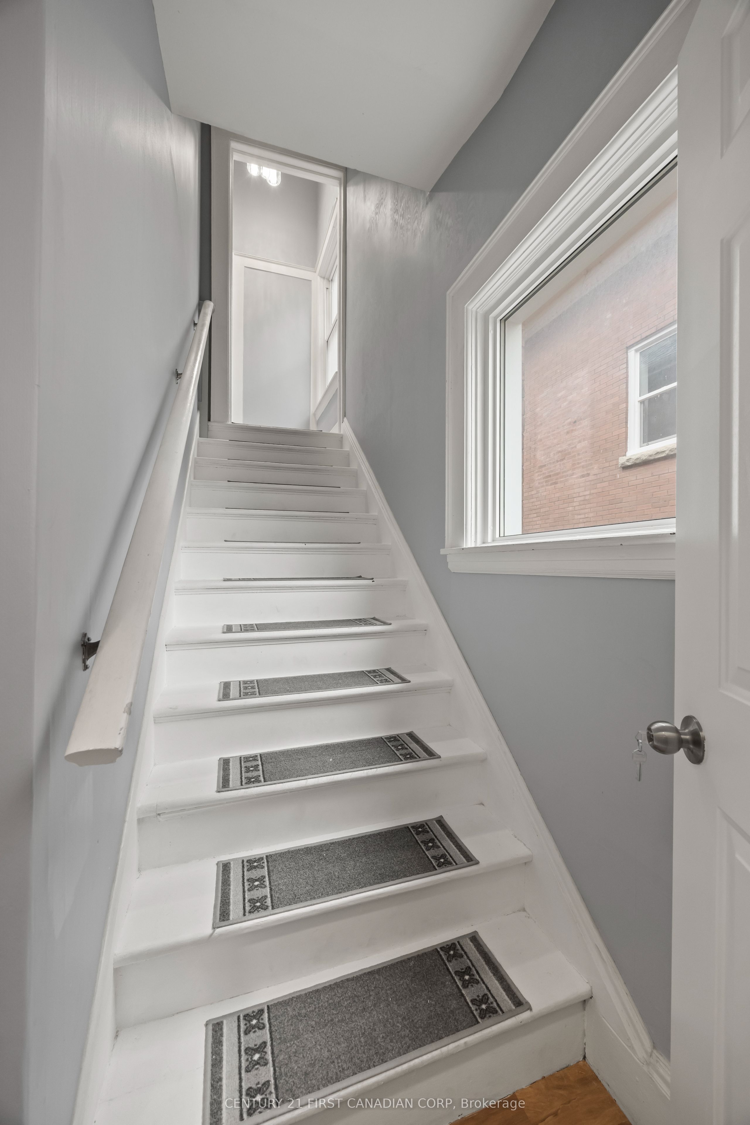 92 Hincks Street 2 Property Photo 3