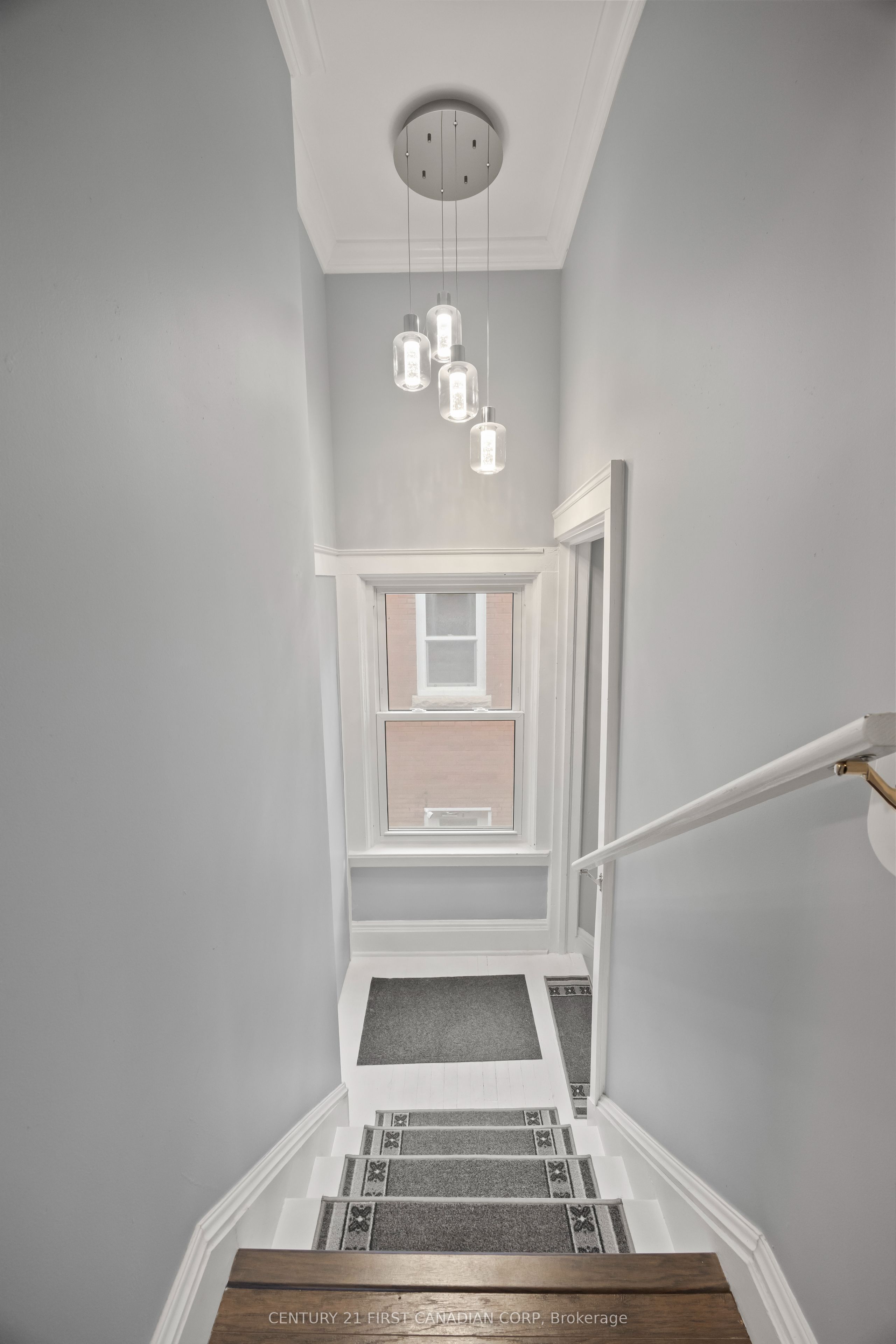 92 Hincks Street 2 Property Photo 4