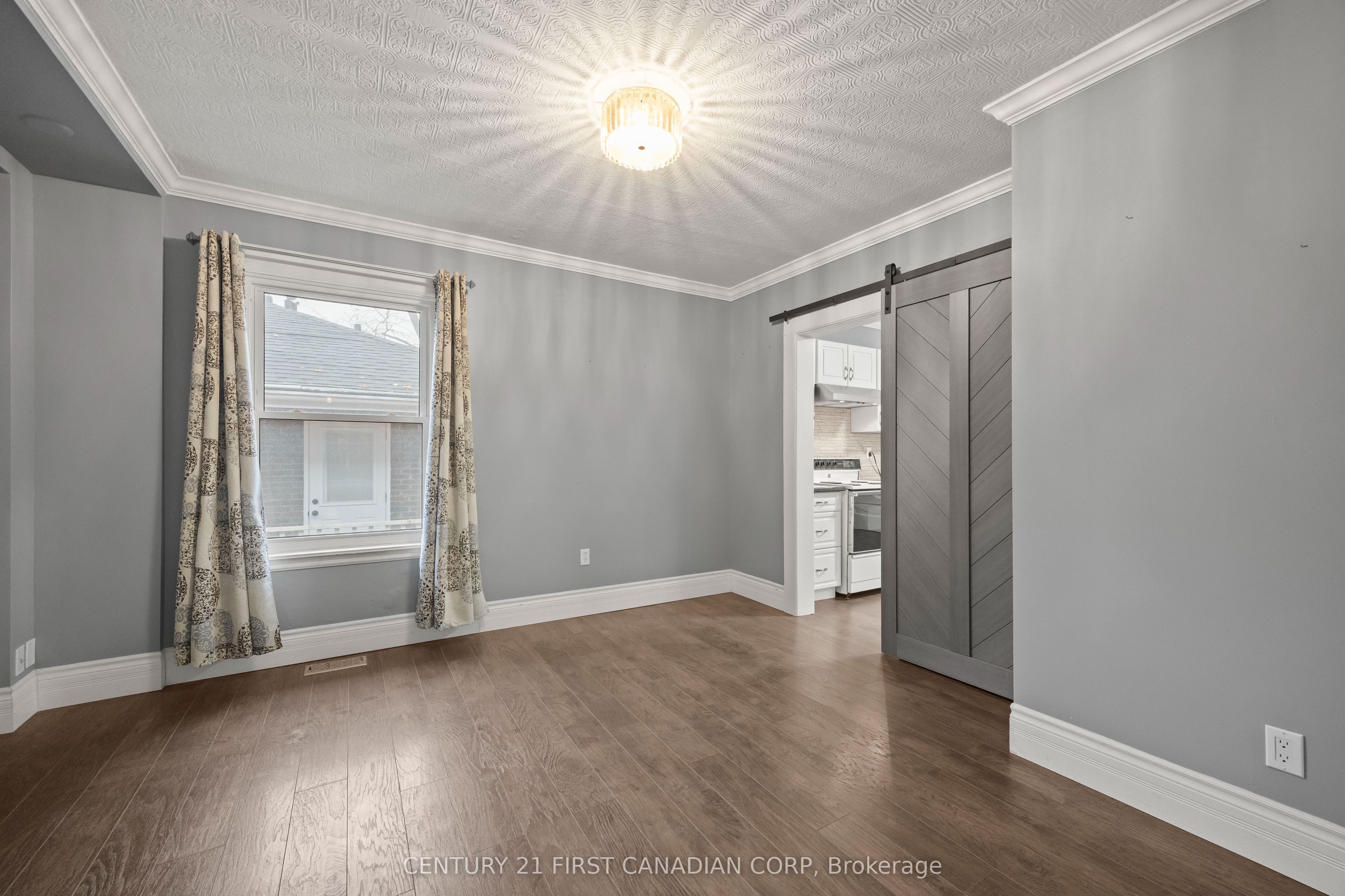 92 Hincks Street 2 Property Photo 8