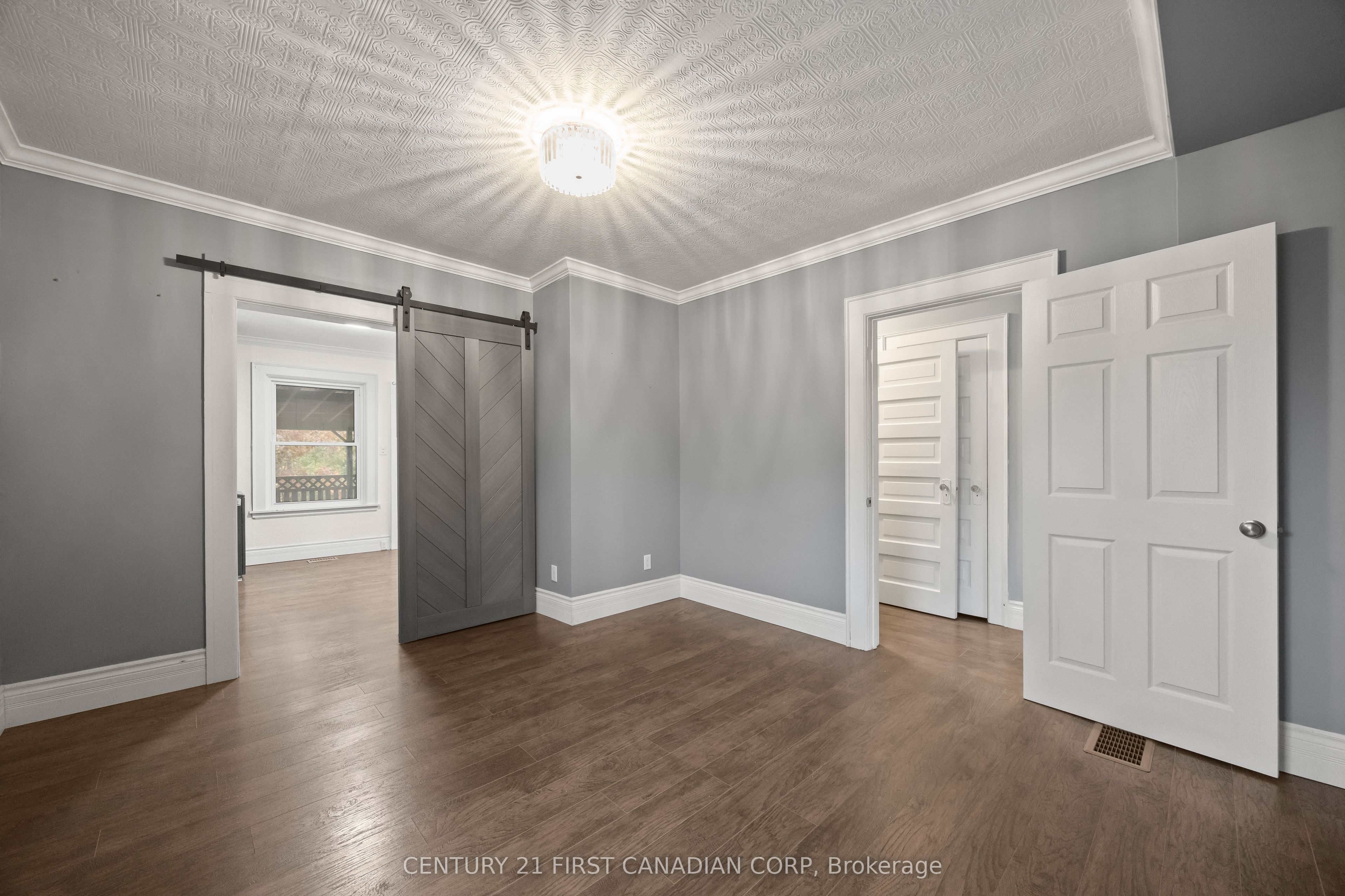 92 Hincks Street 2 Property Photo 9