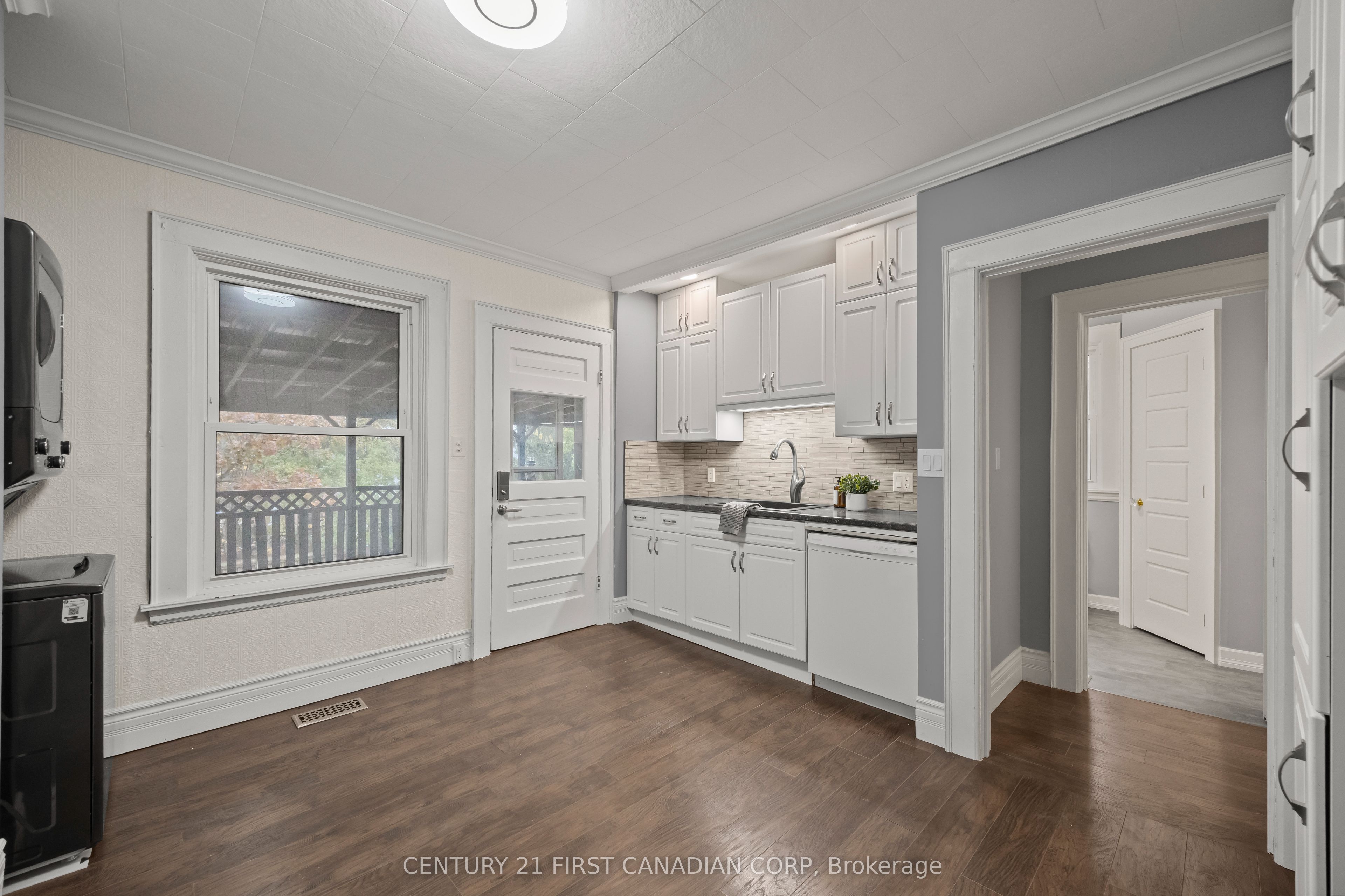 92 Hincks Street 2 Property Photo 10