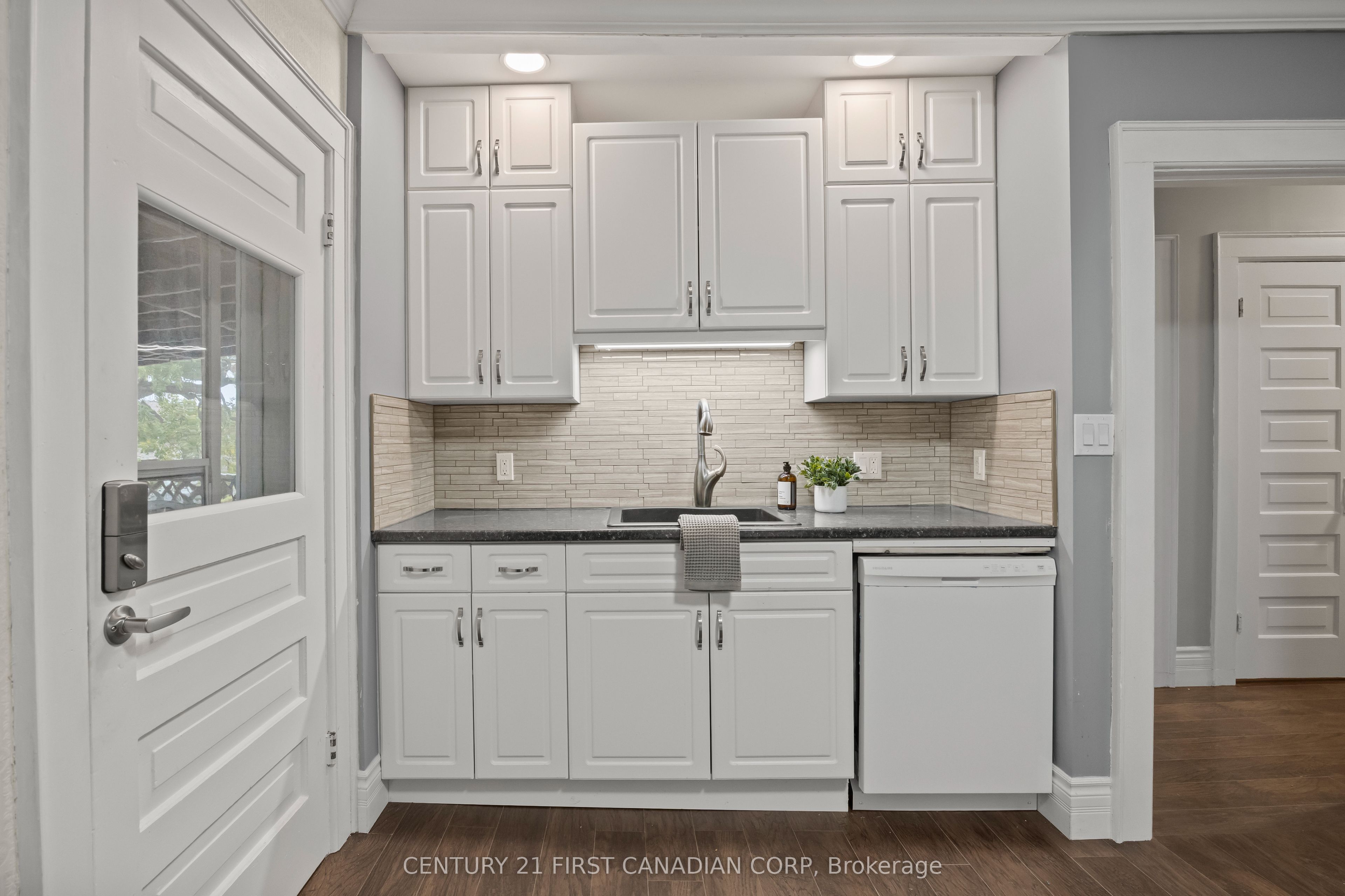 92 Hincks Street 2 Property Photo 11