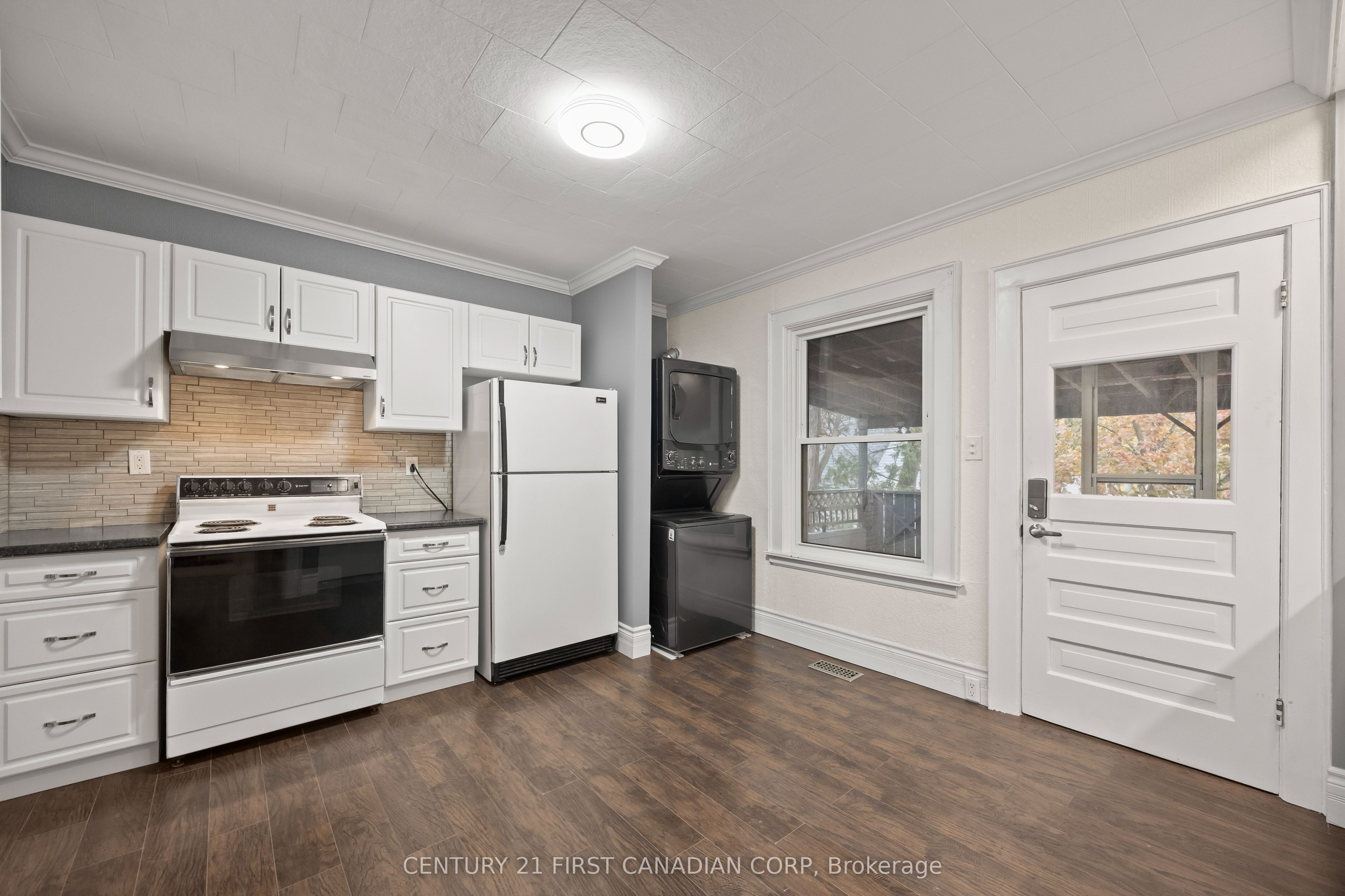 92 Hincks Street 2 Property Photo 12