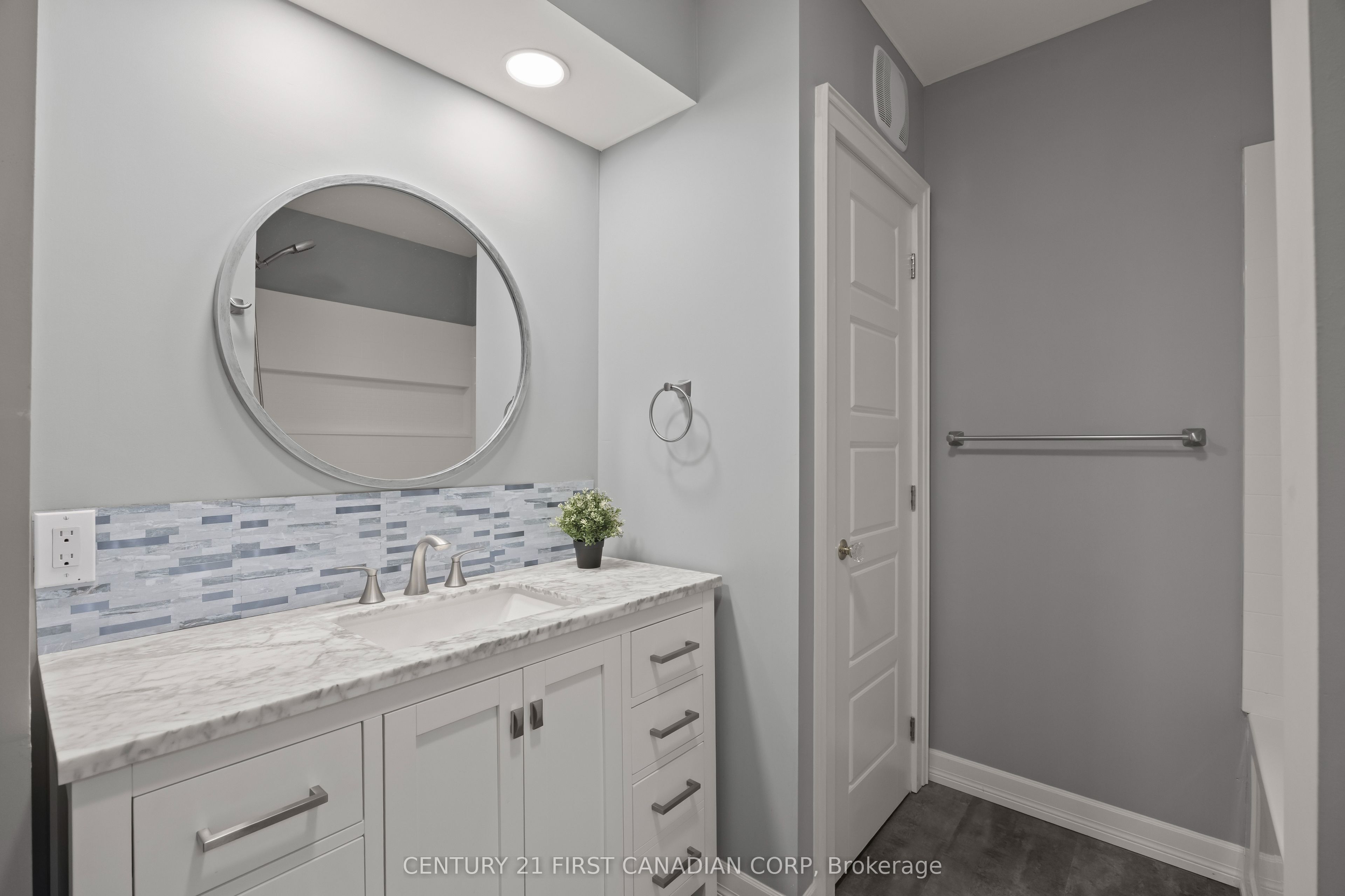 92 Hincks Street 2 Property Photo 13