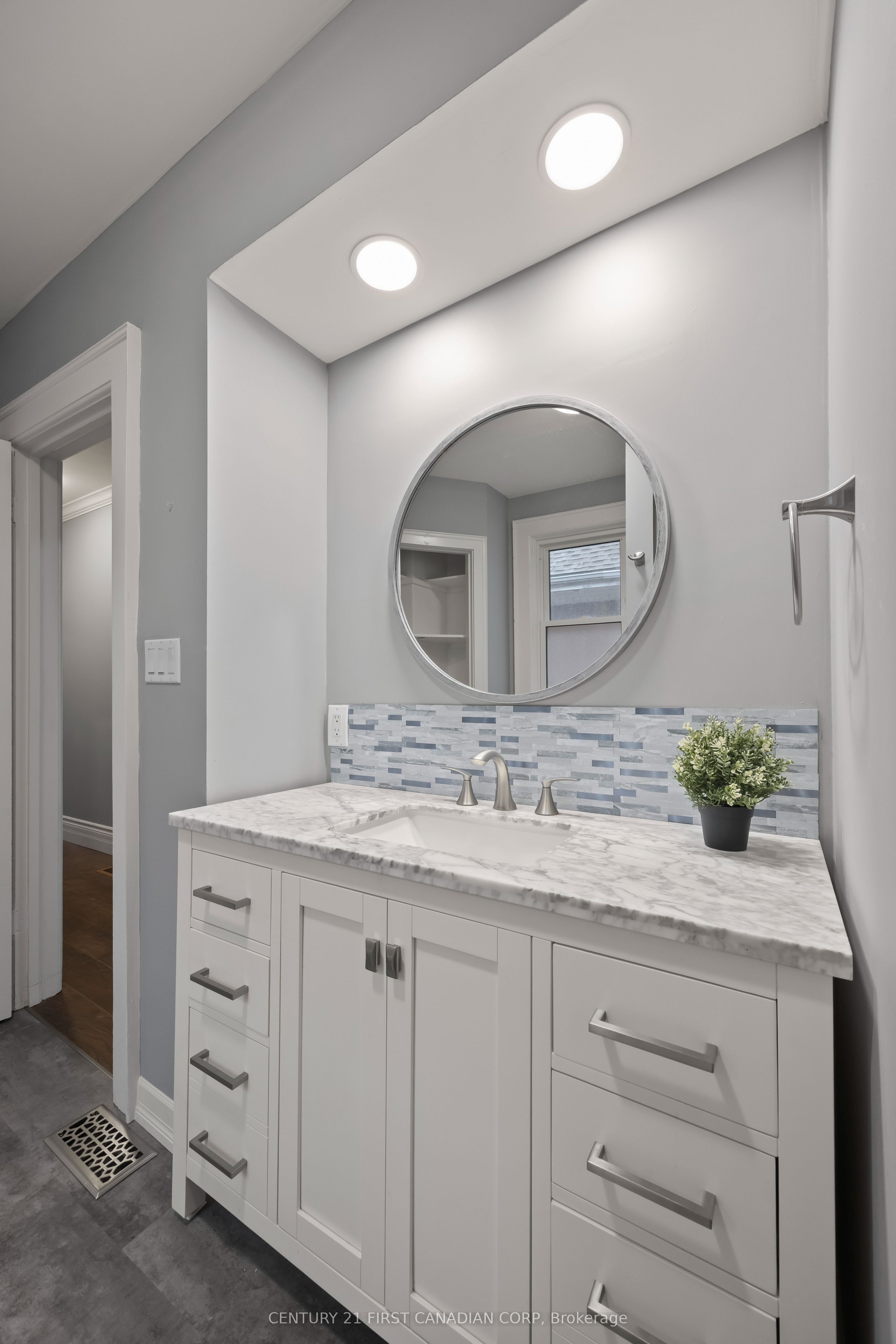 92 Hincks Street 2 Property Photo 14