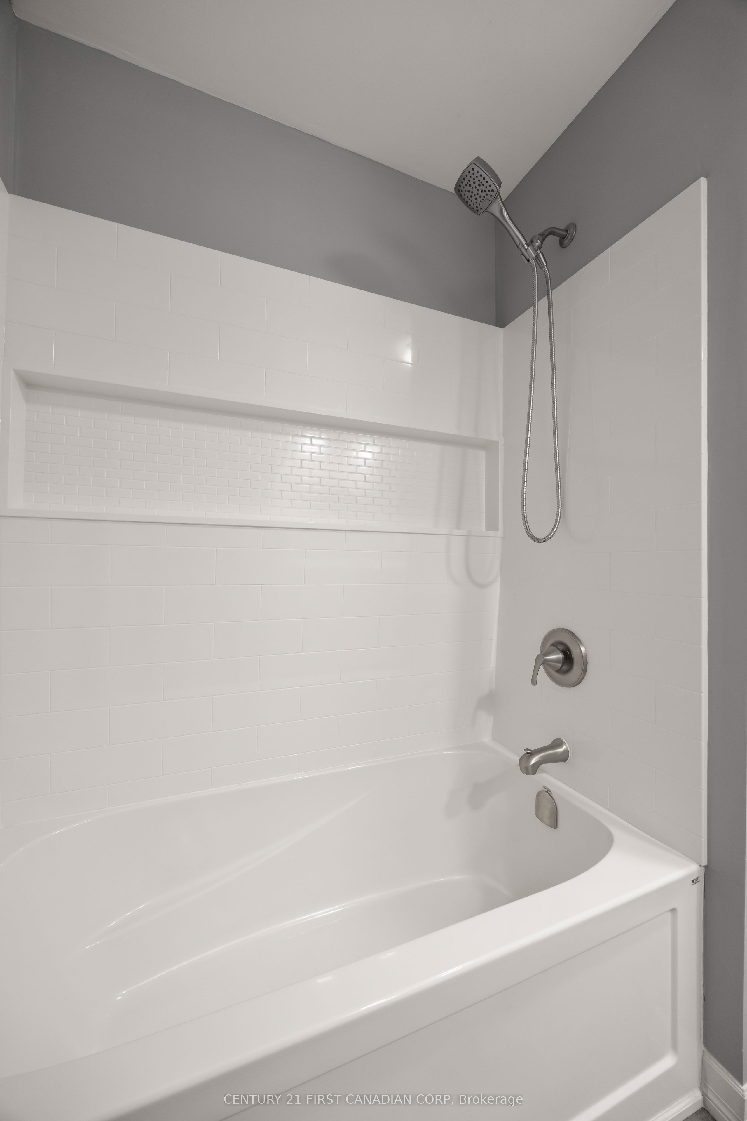 92 Hincks Street 2 Property Photo 15