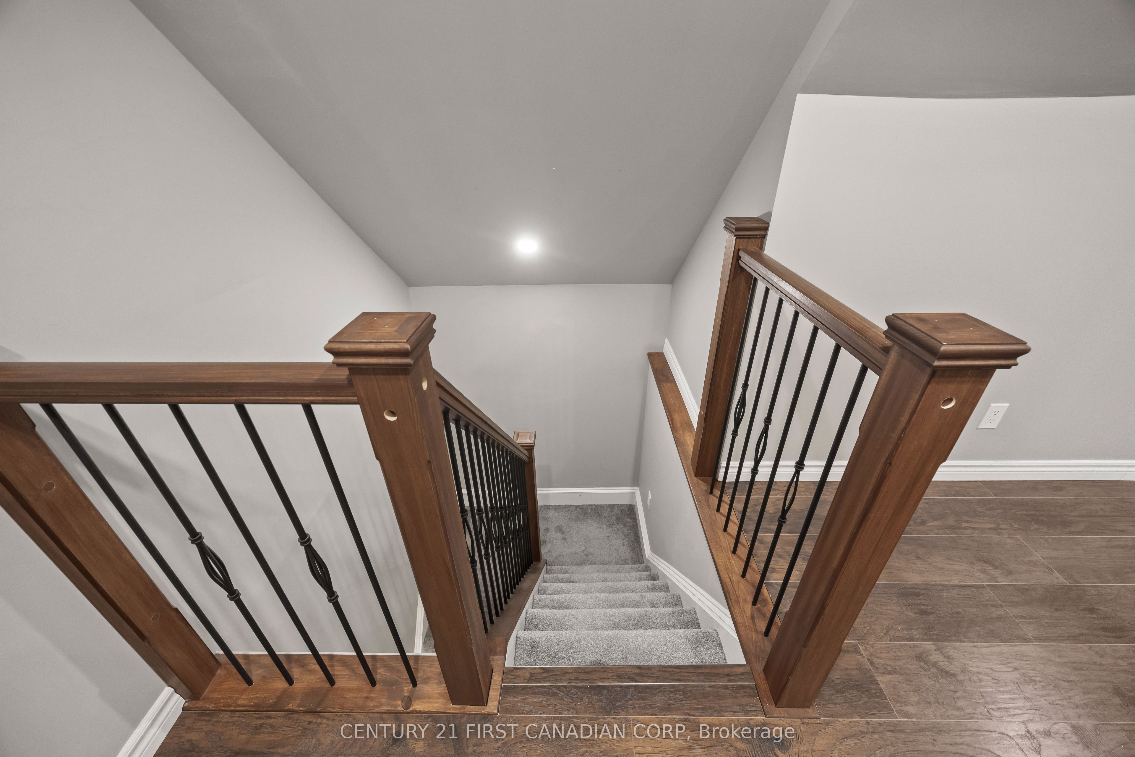 92 Hincks Street 2 Property Photo 16