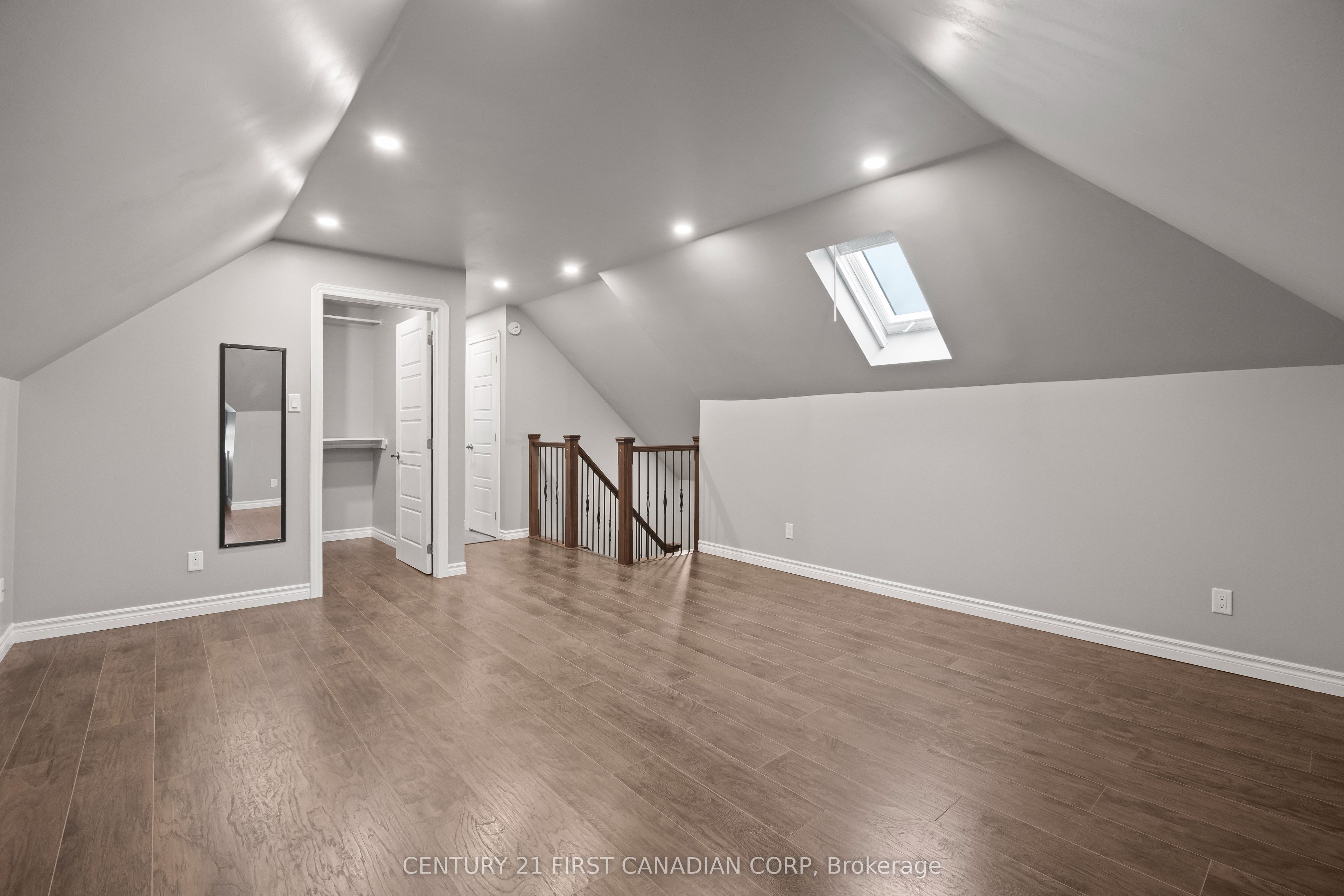 92 Hincks Street 2 Property Photo 18