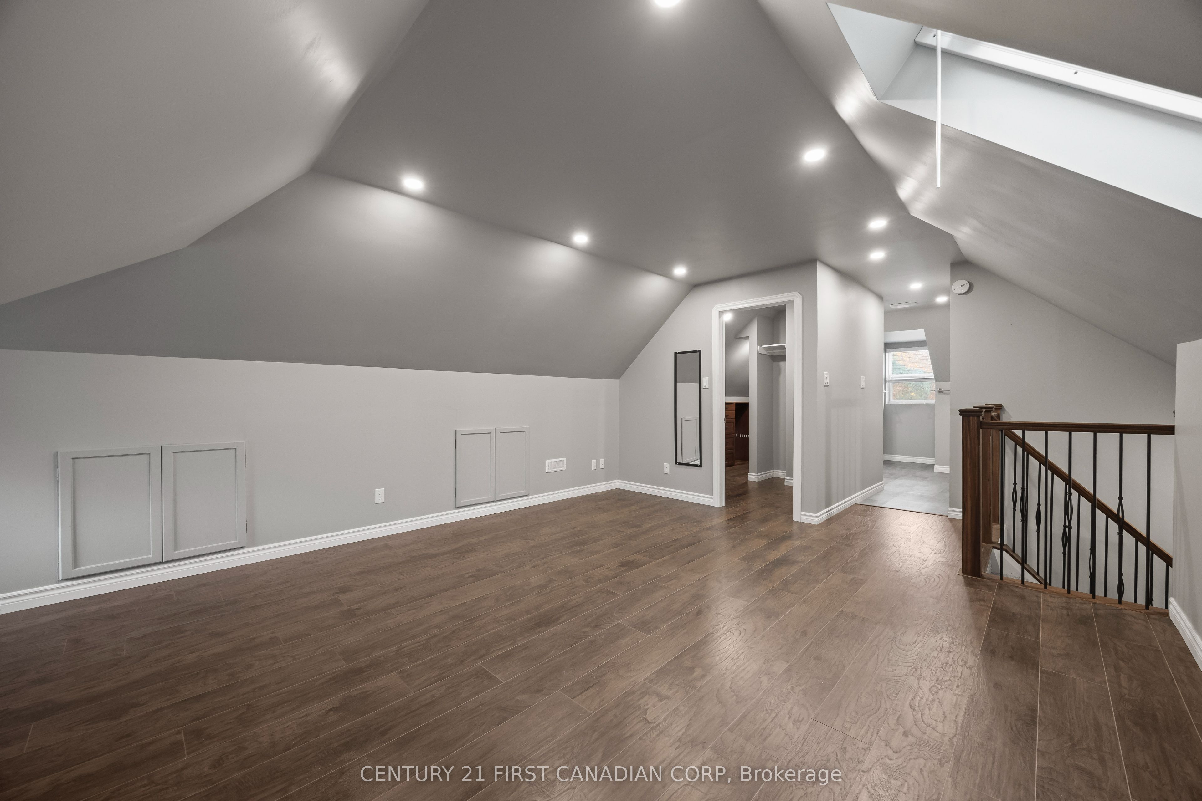 92 Hincks Street 2 Property Photo 19