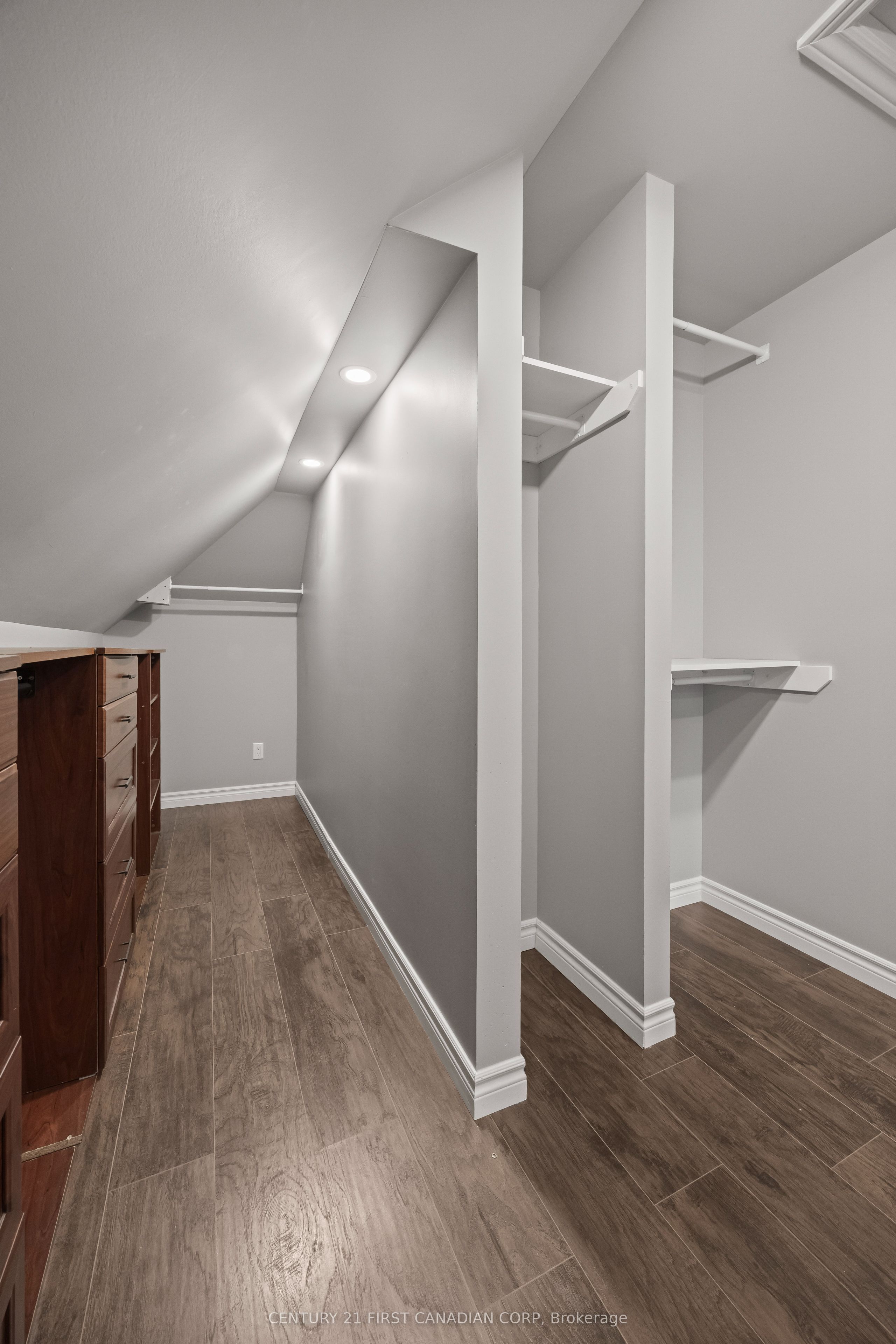 92 Hincks Street 2 Property Photo 21