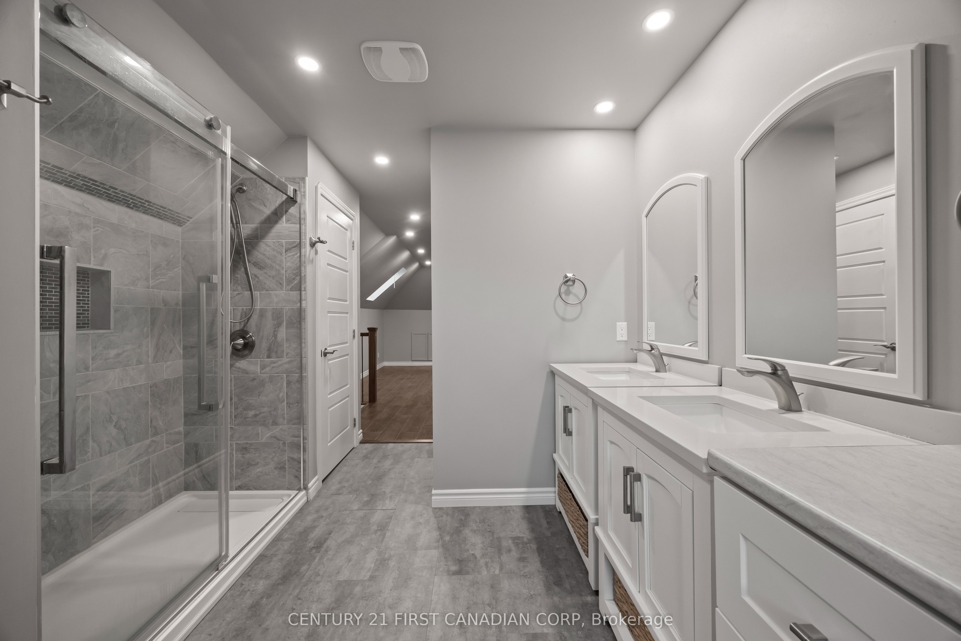 92 Hincks Street 2 Property Photo 23