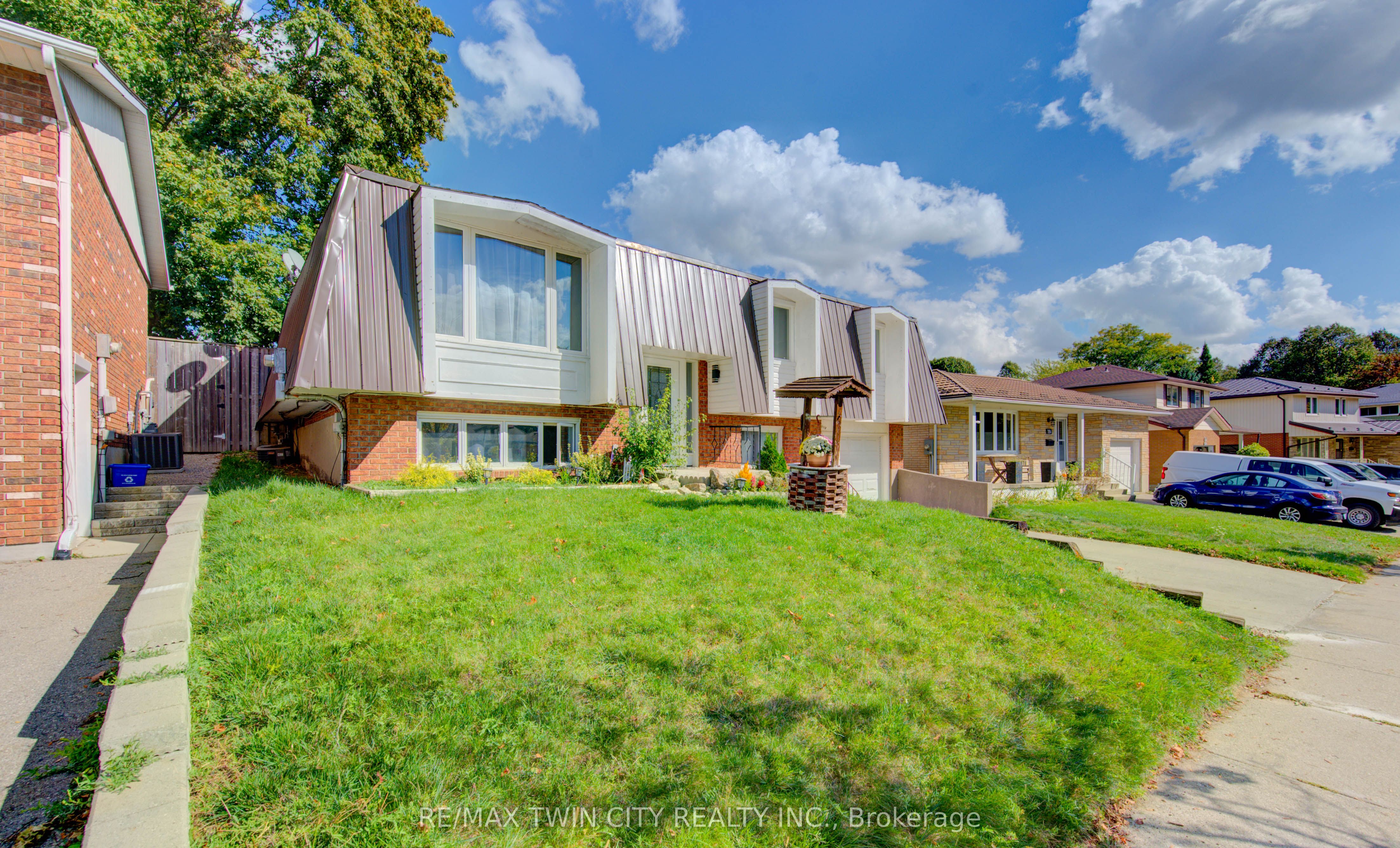 320 Country Hill Drive Property Photo 3