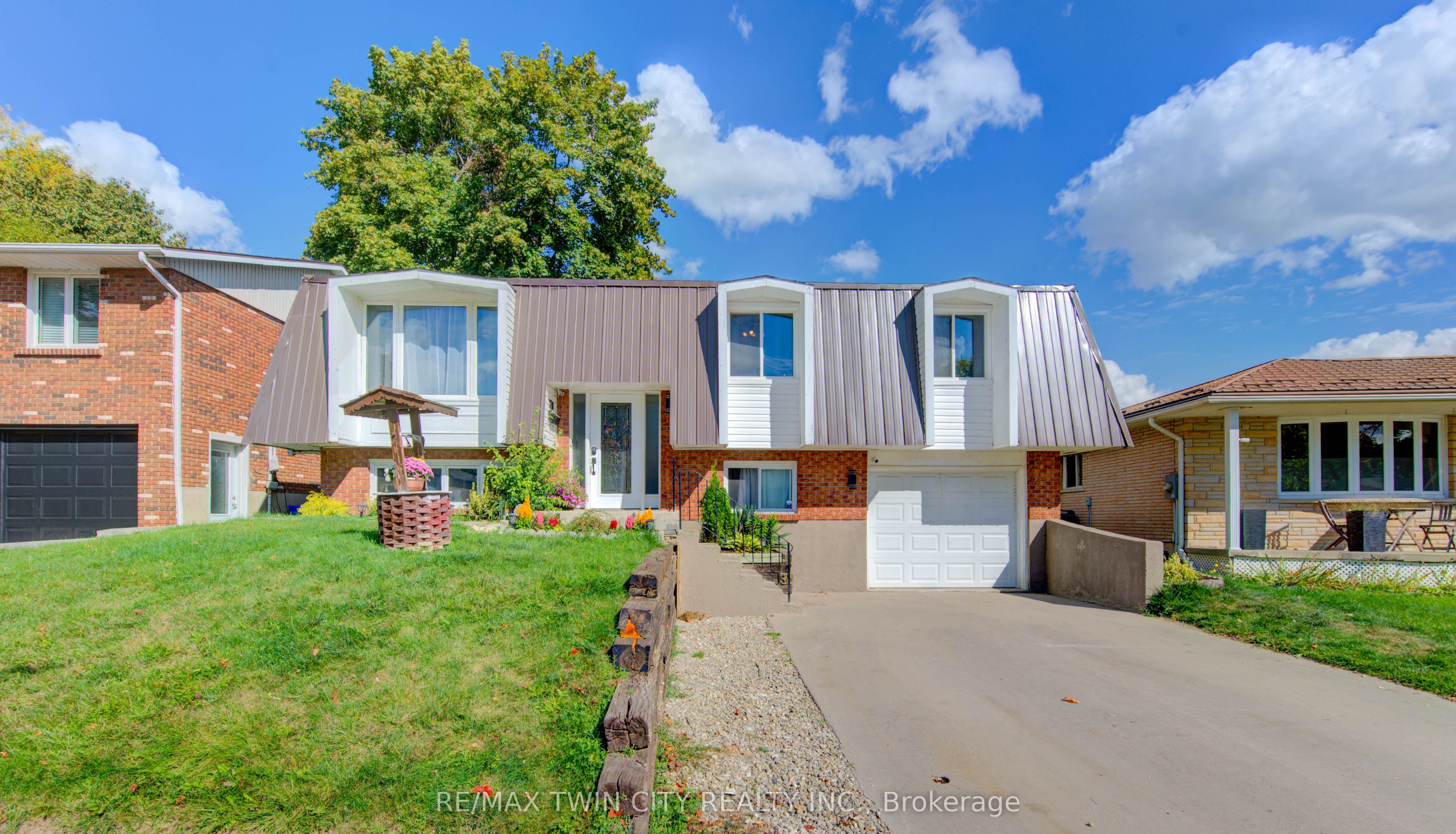 320 Country Hill Drive Property Photo 4