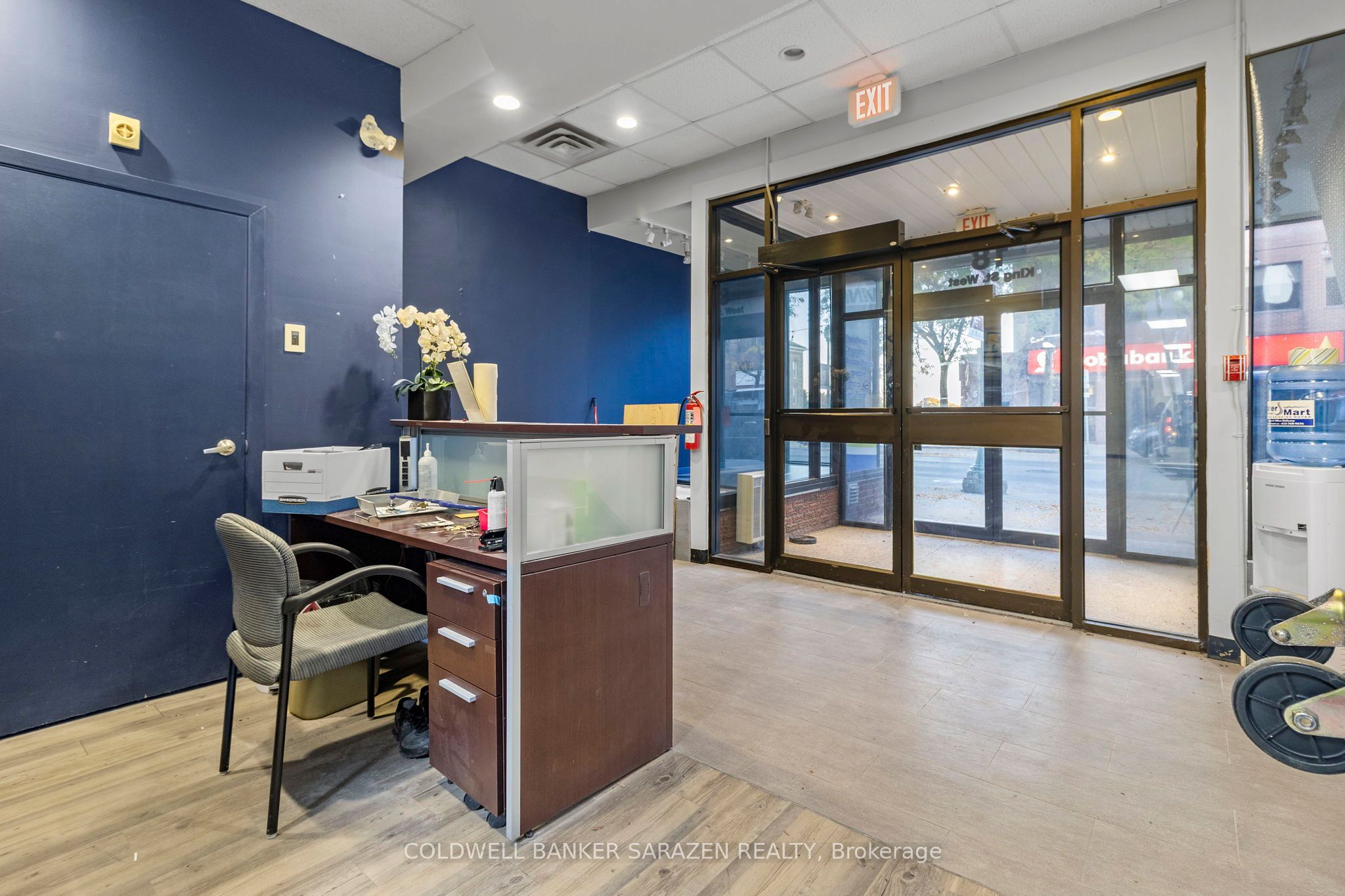 18 King St W Property Photo 4