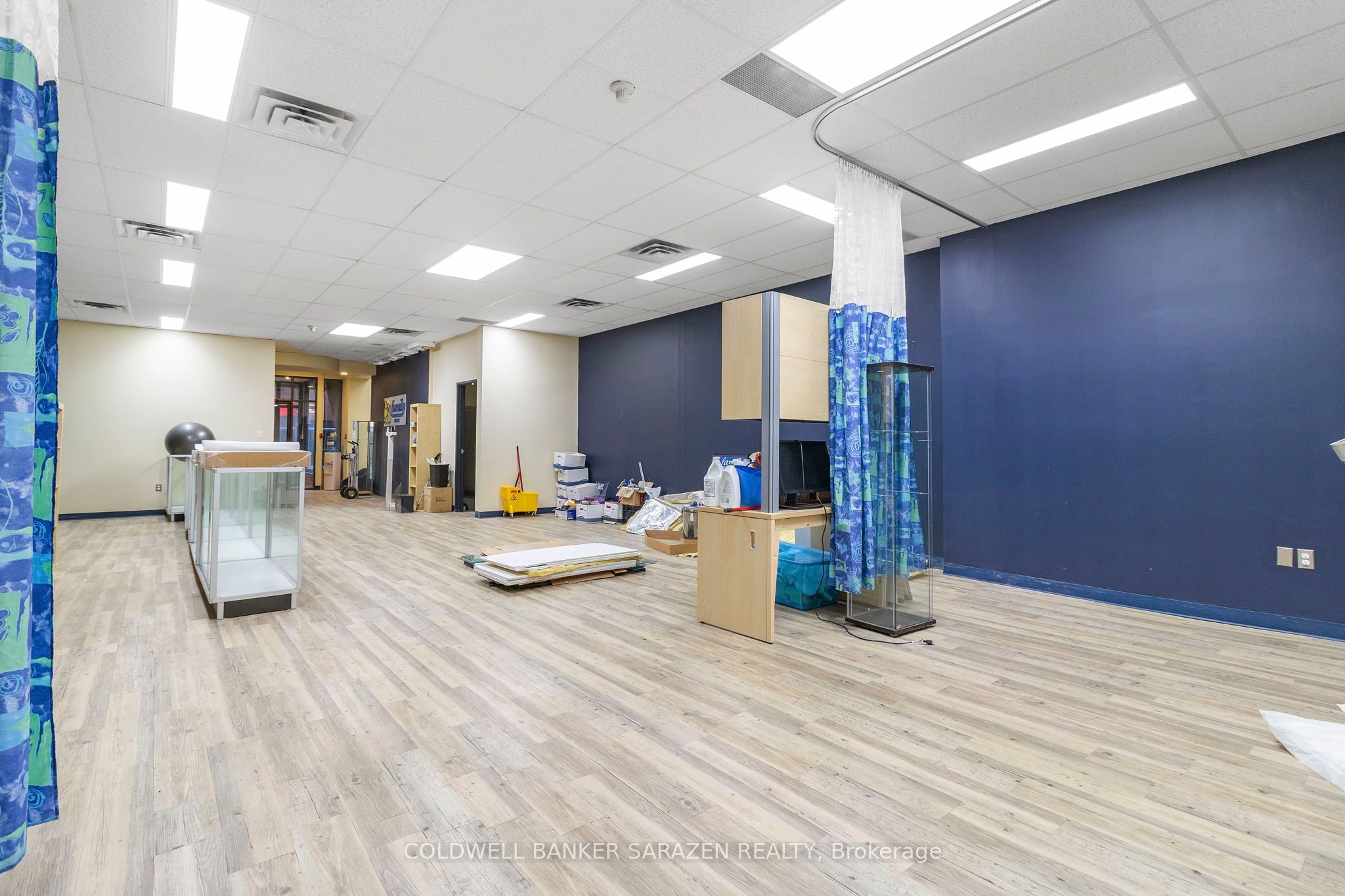 18 King St W Property Photo 5