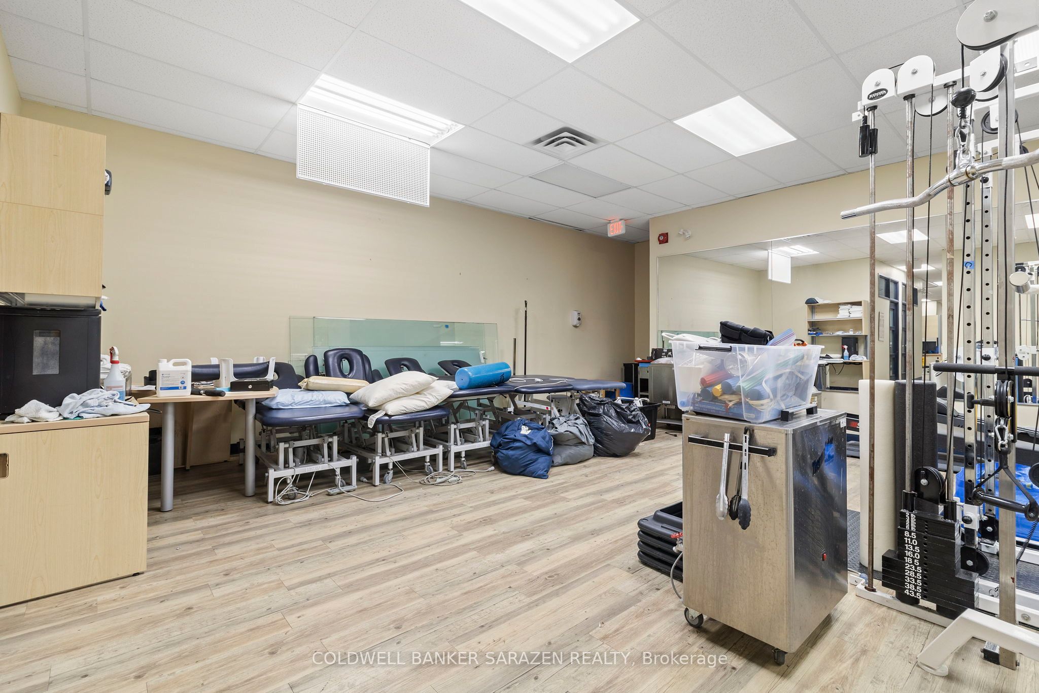 18 King St W Property Photo 8