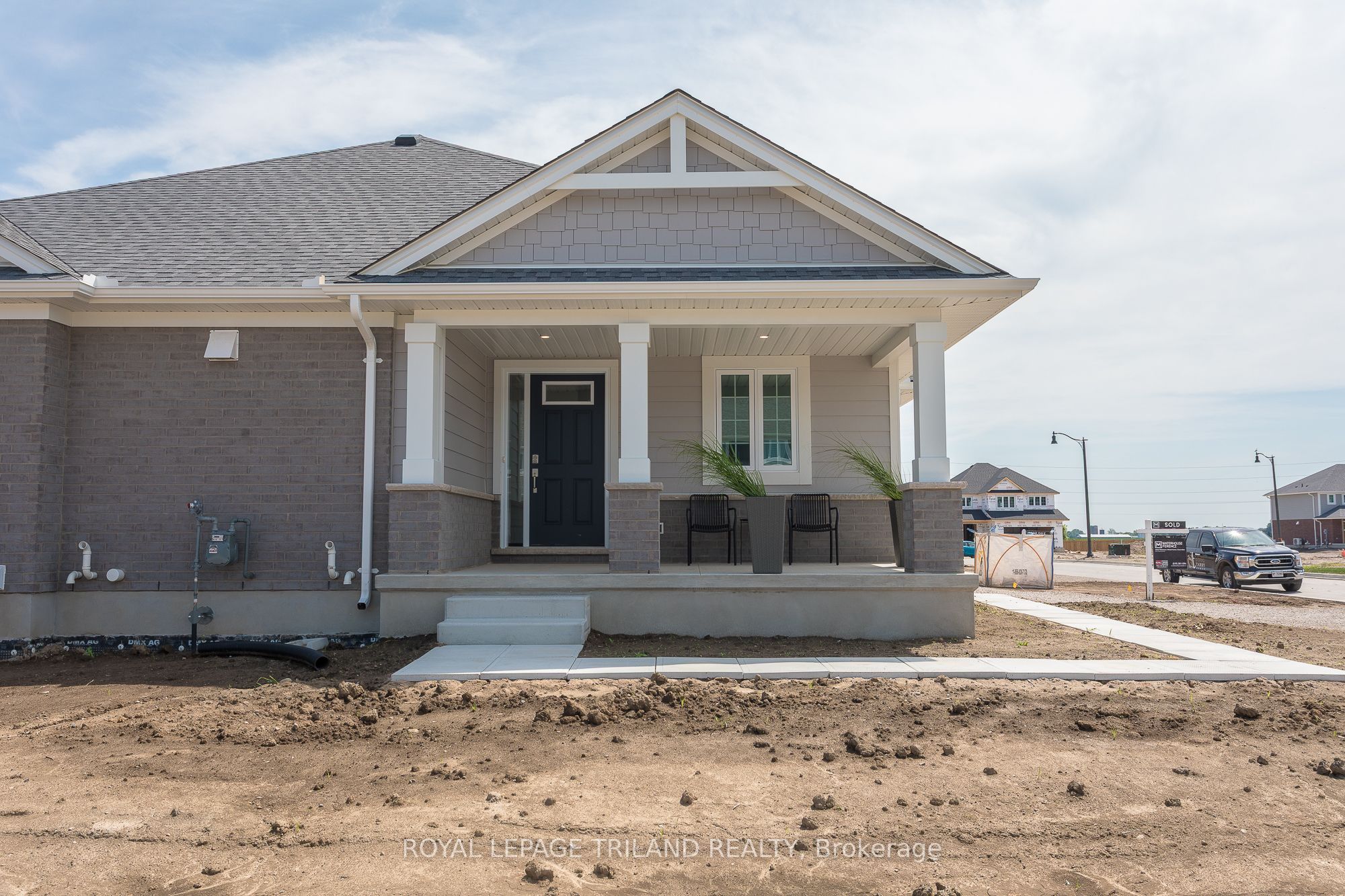 67 Harrow Ln Property Photo 2