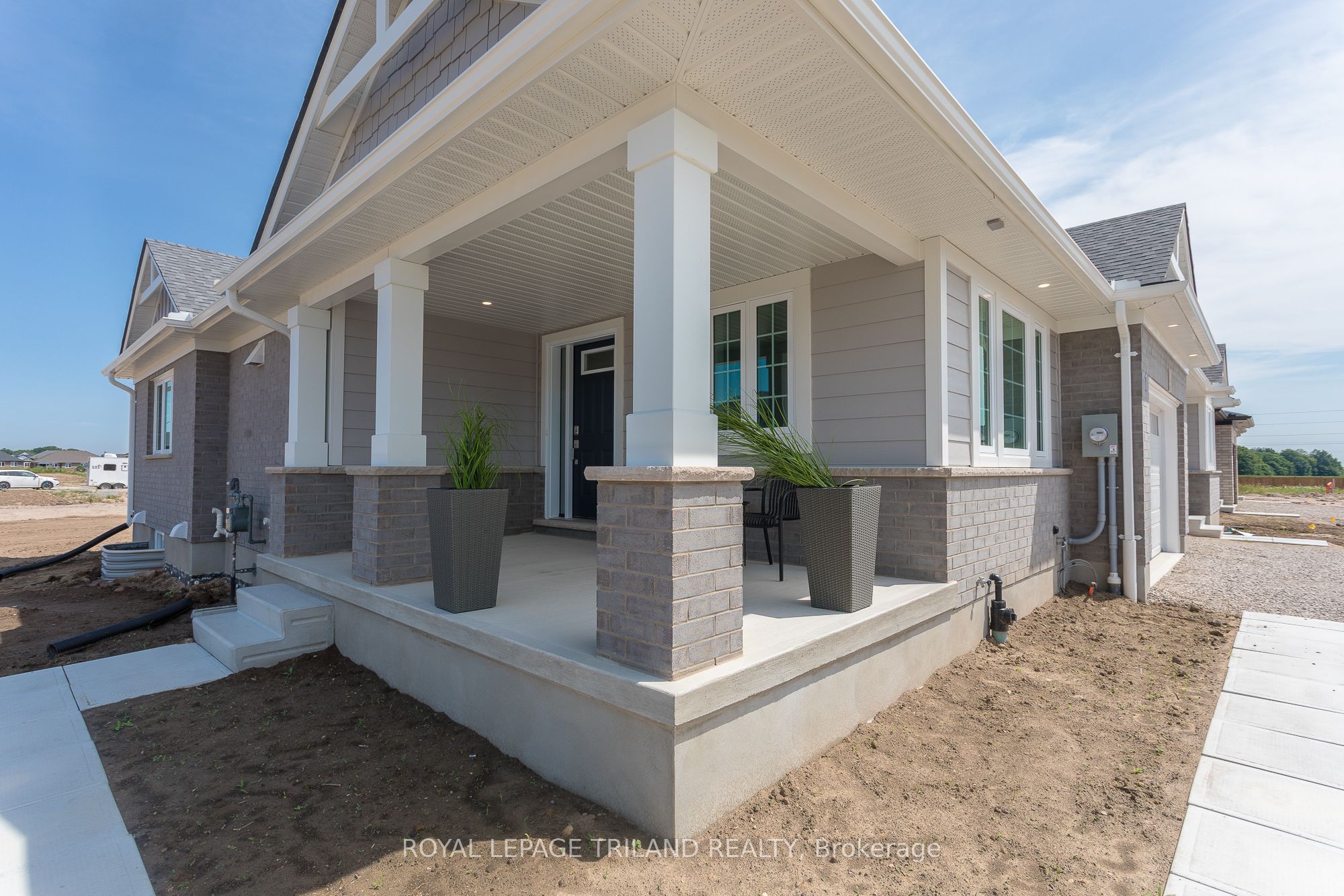 67 Harrow Ln Property Photo 4