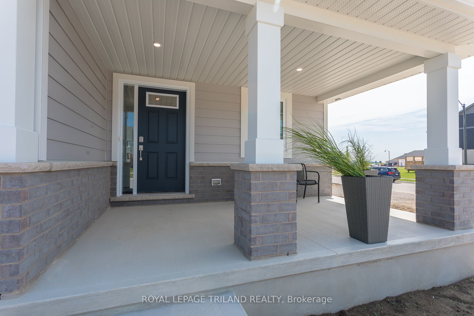 67 Harrow Ln Property Photo 5