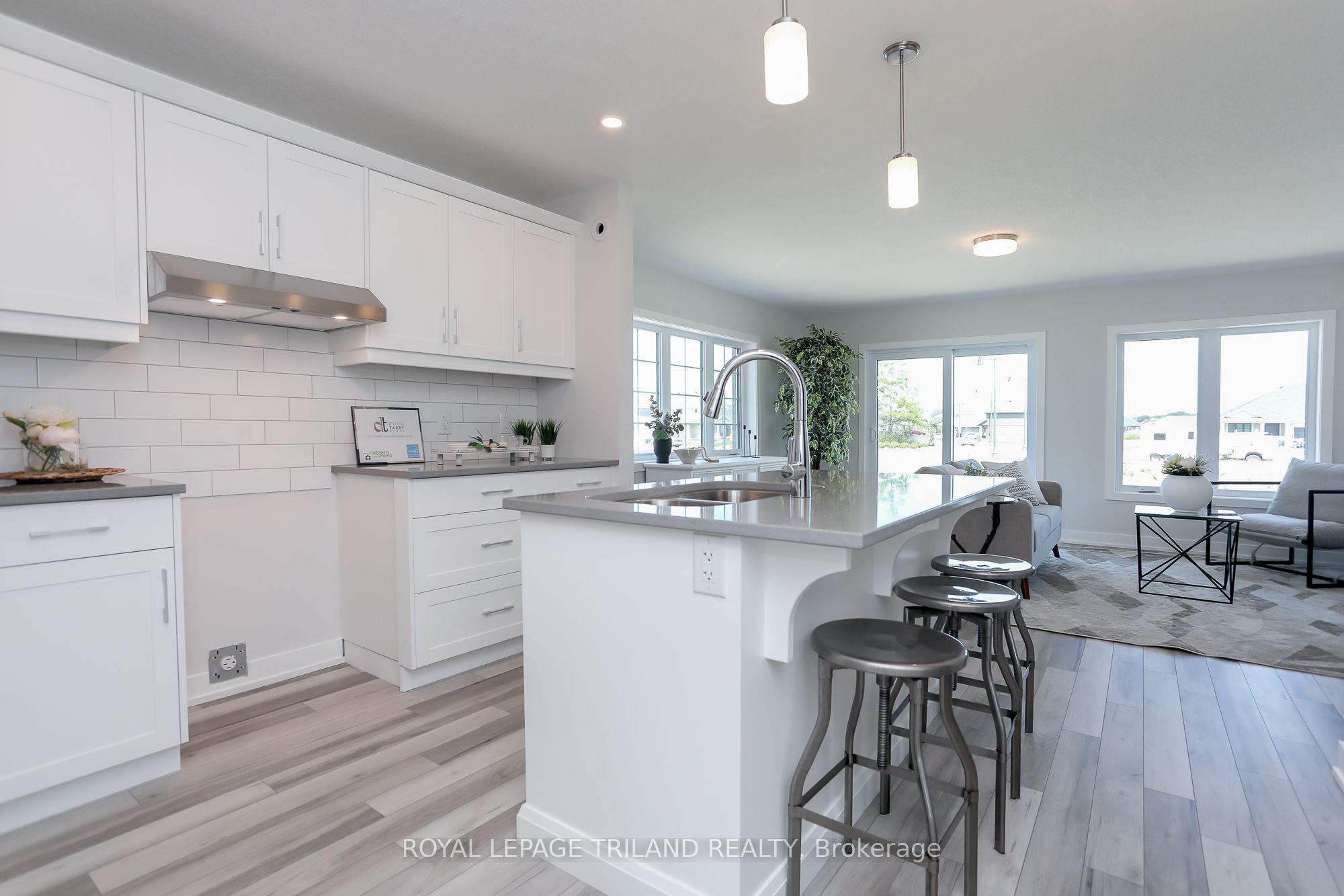 67 Harrow Ln Property Photo 12