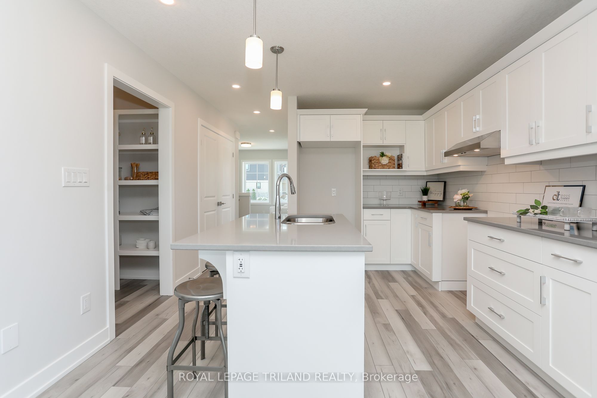 67 Harrow Ln Property Photo 16