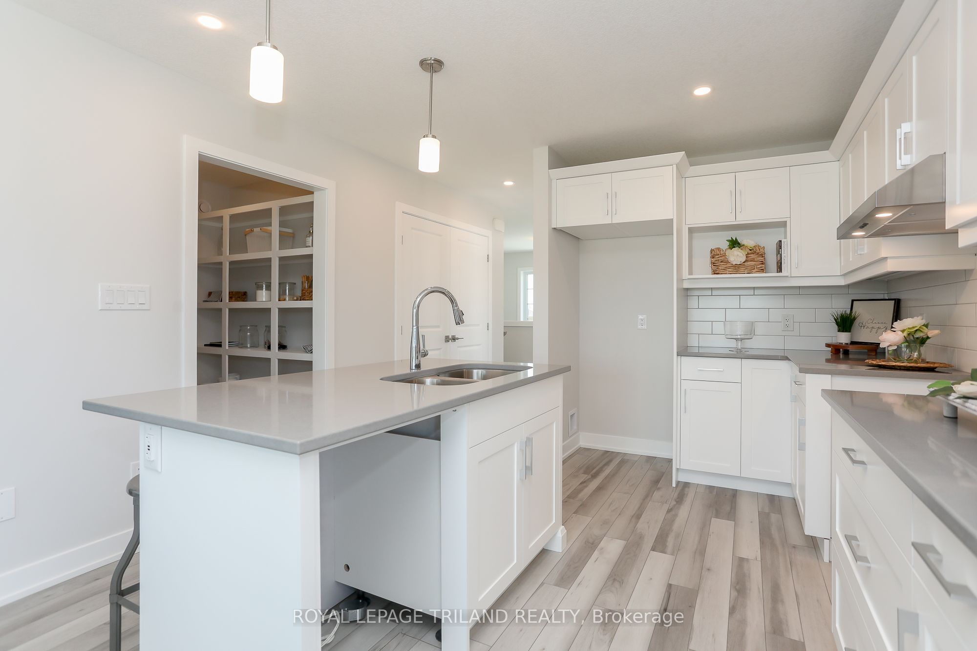 67 Harrow Ln Property Photo 17