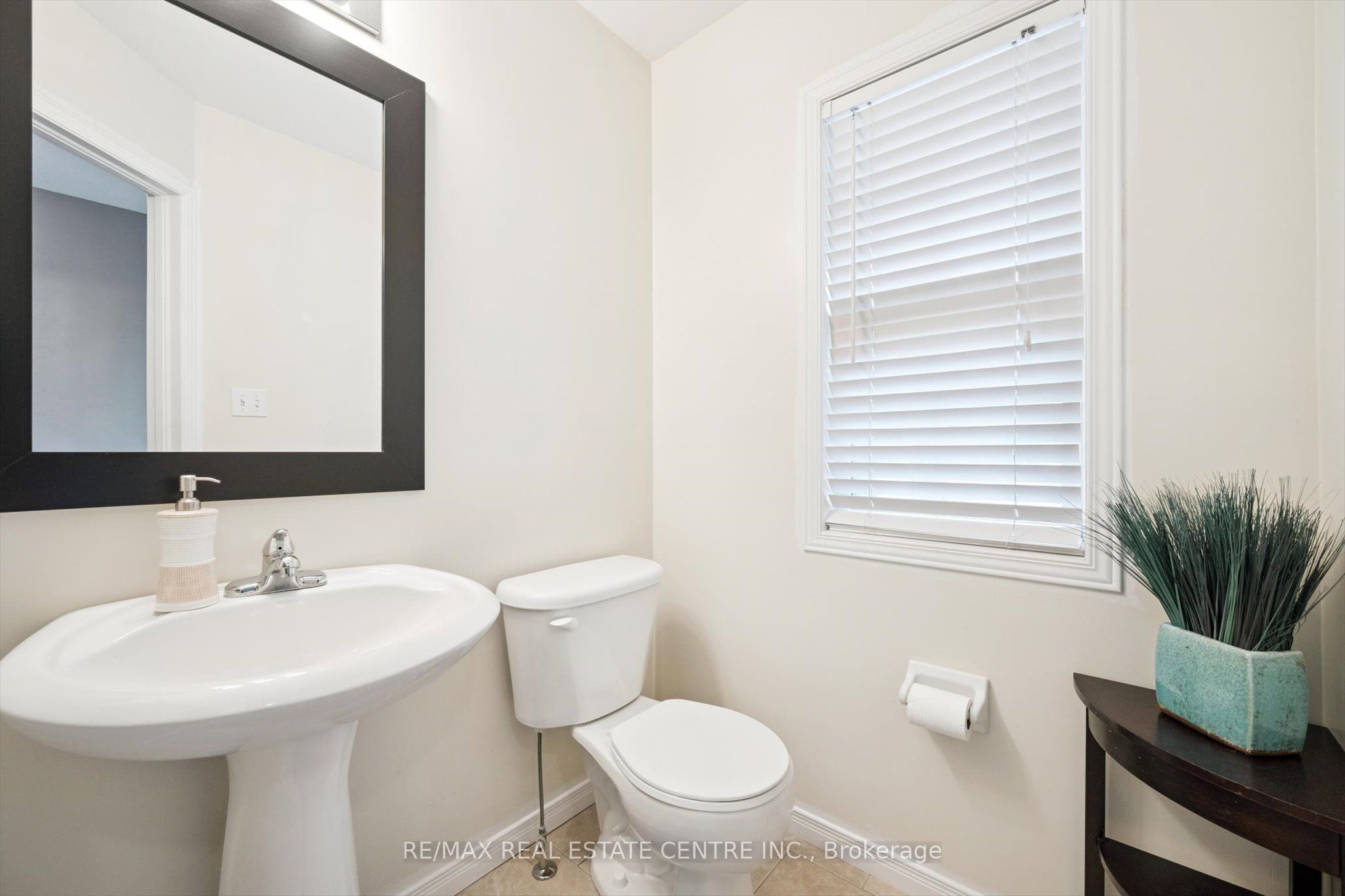 394 Sauve Crescent Property Photo 7