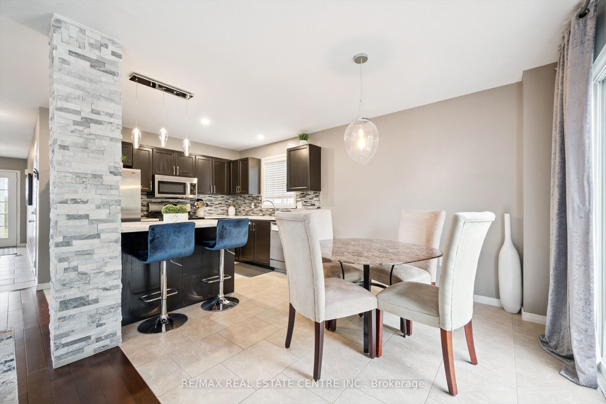 394 Sauve Crescent Property Photo 11