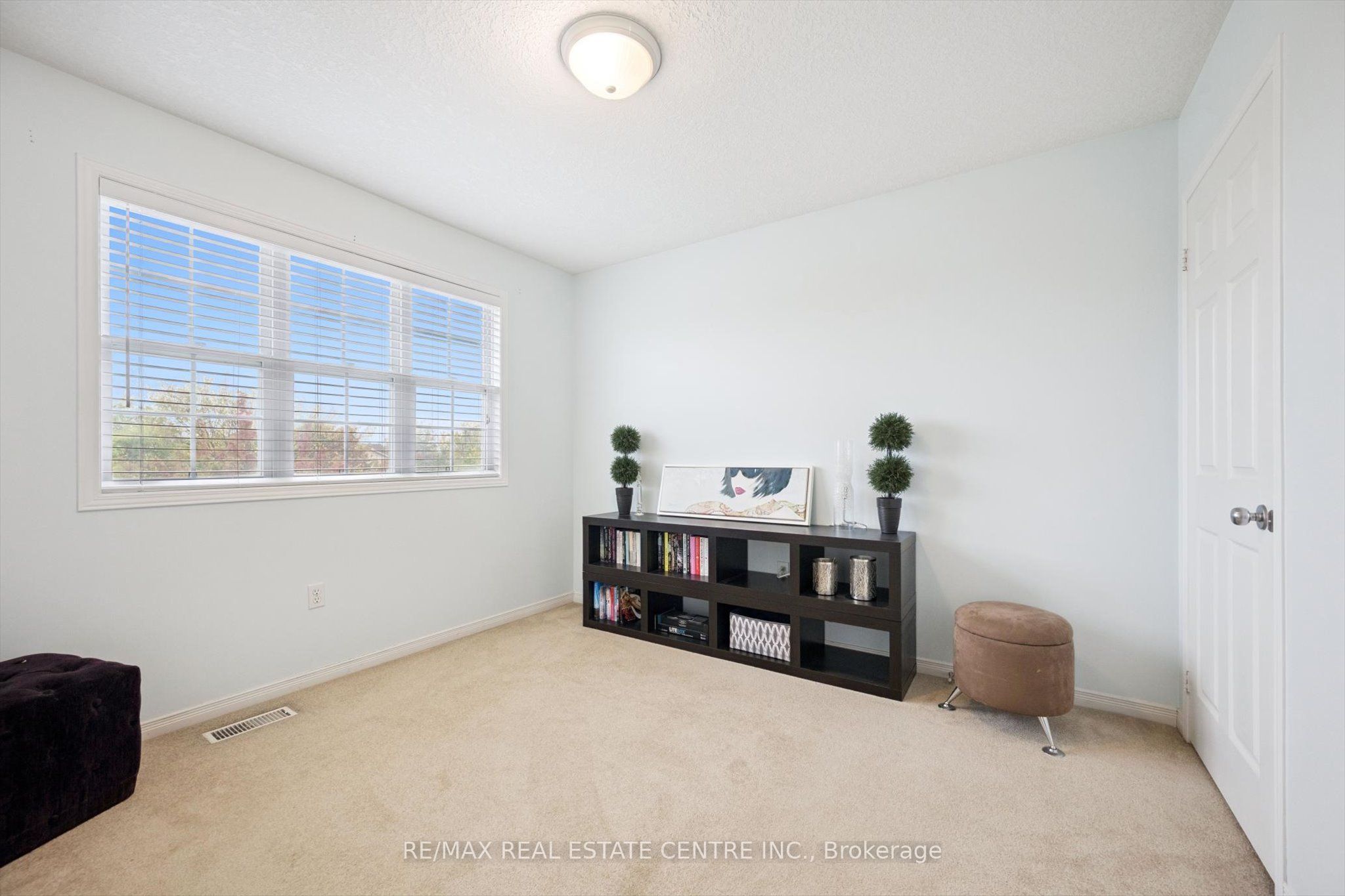 394 Sauve Crescent Property Photo 22