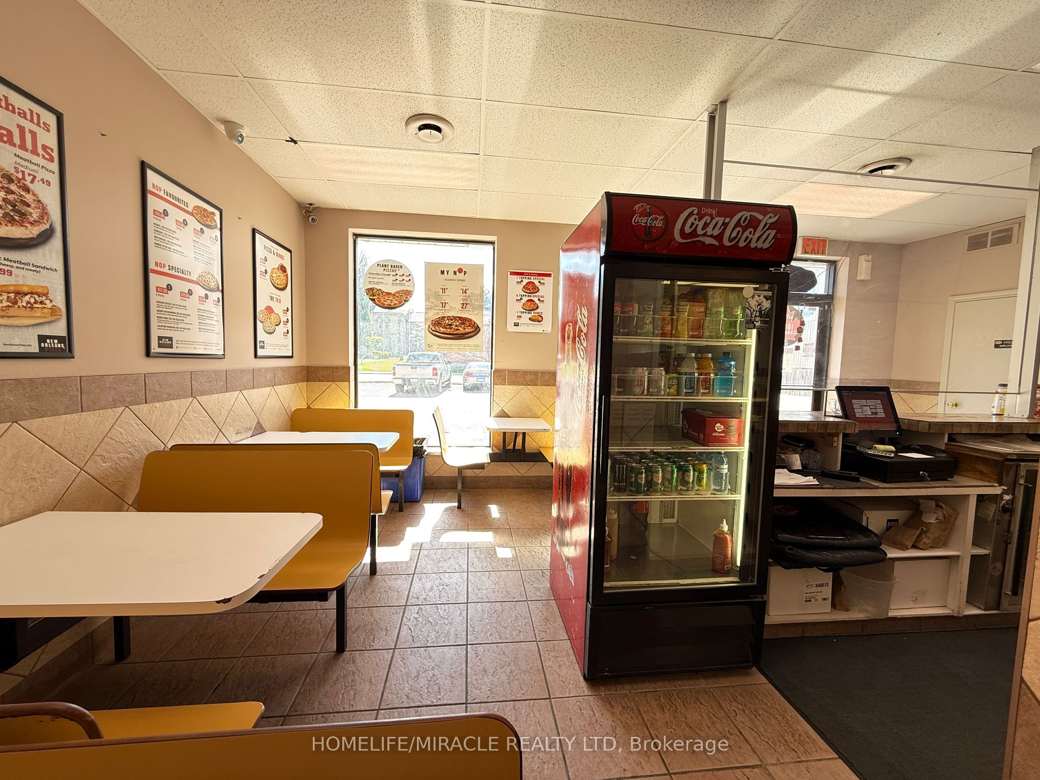 33 Colborne St S Property Photo 3