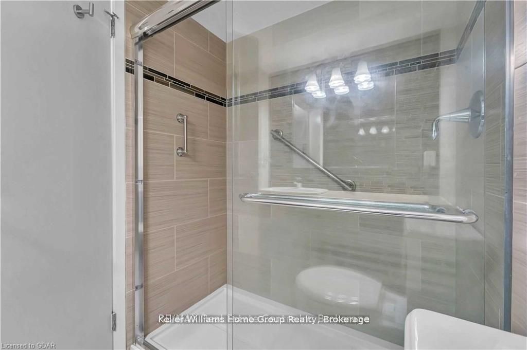 358 Waterloo Ave Property Photo 6