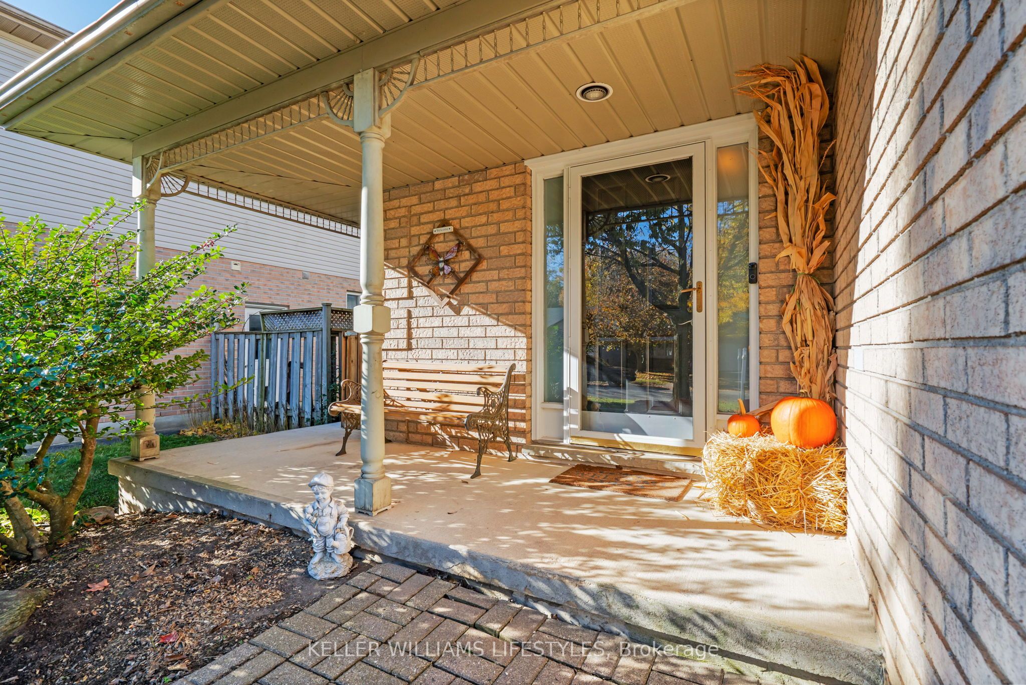 200 Bournemouth Dr Property Photo 4