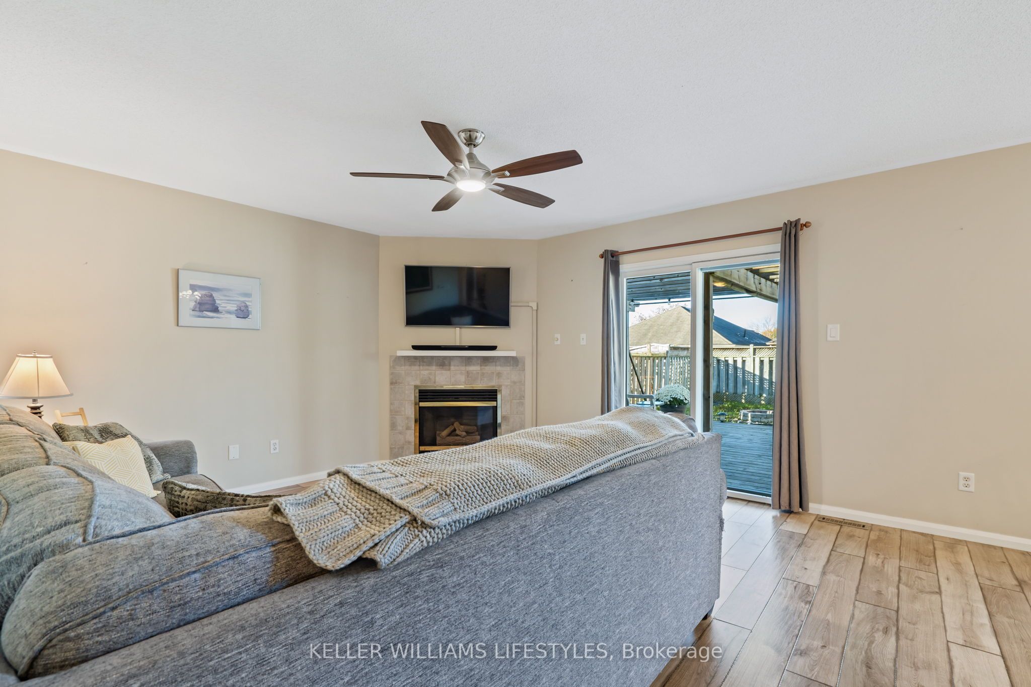 200 Bournemouth Dr Property Photo 7