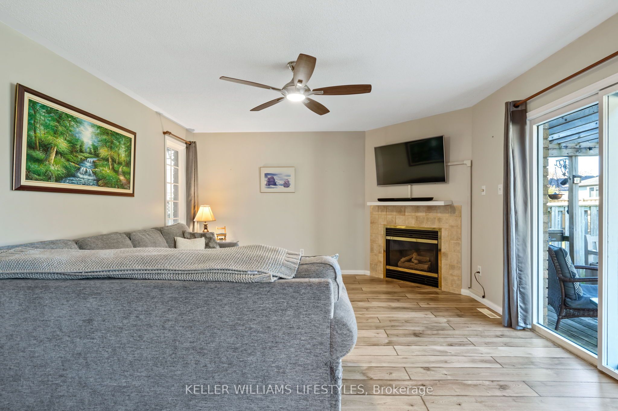 200 Bournemouth Dr Property Photo 8