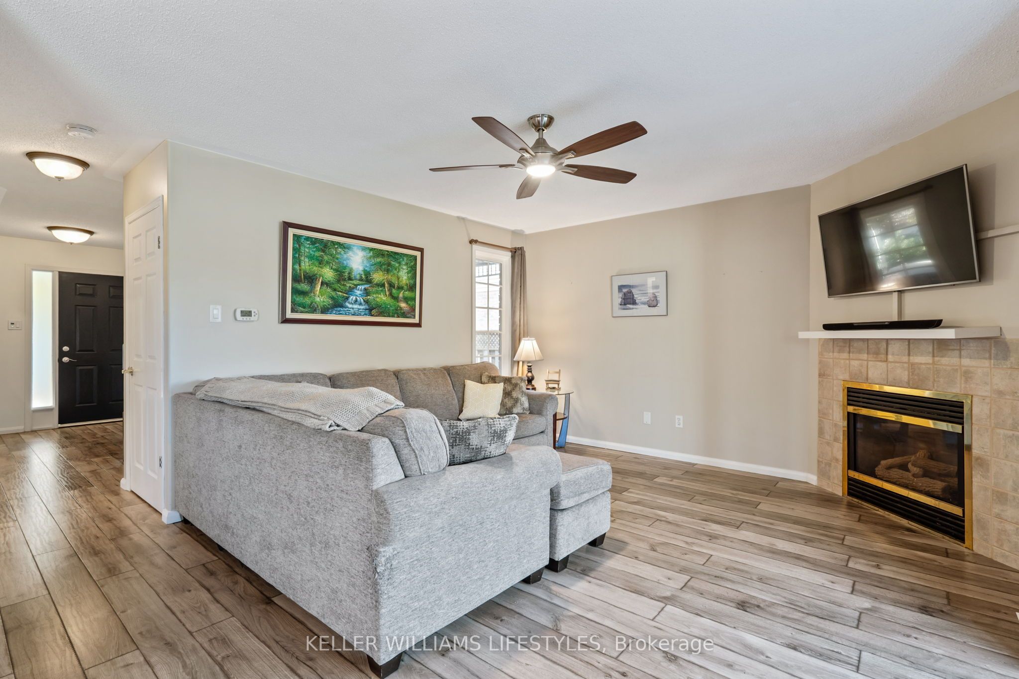 200 Bournemouth Dr Property Photo 9