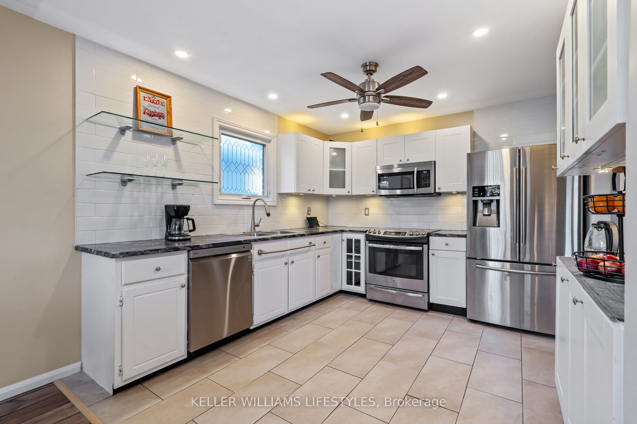 200 Bournemouth Dr Property Photo 14